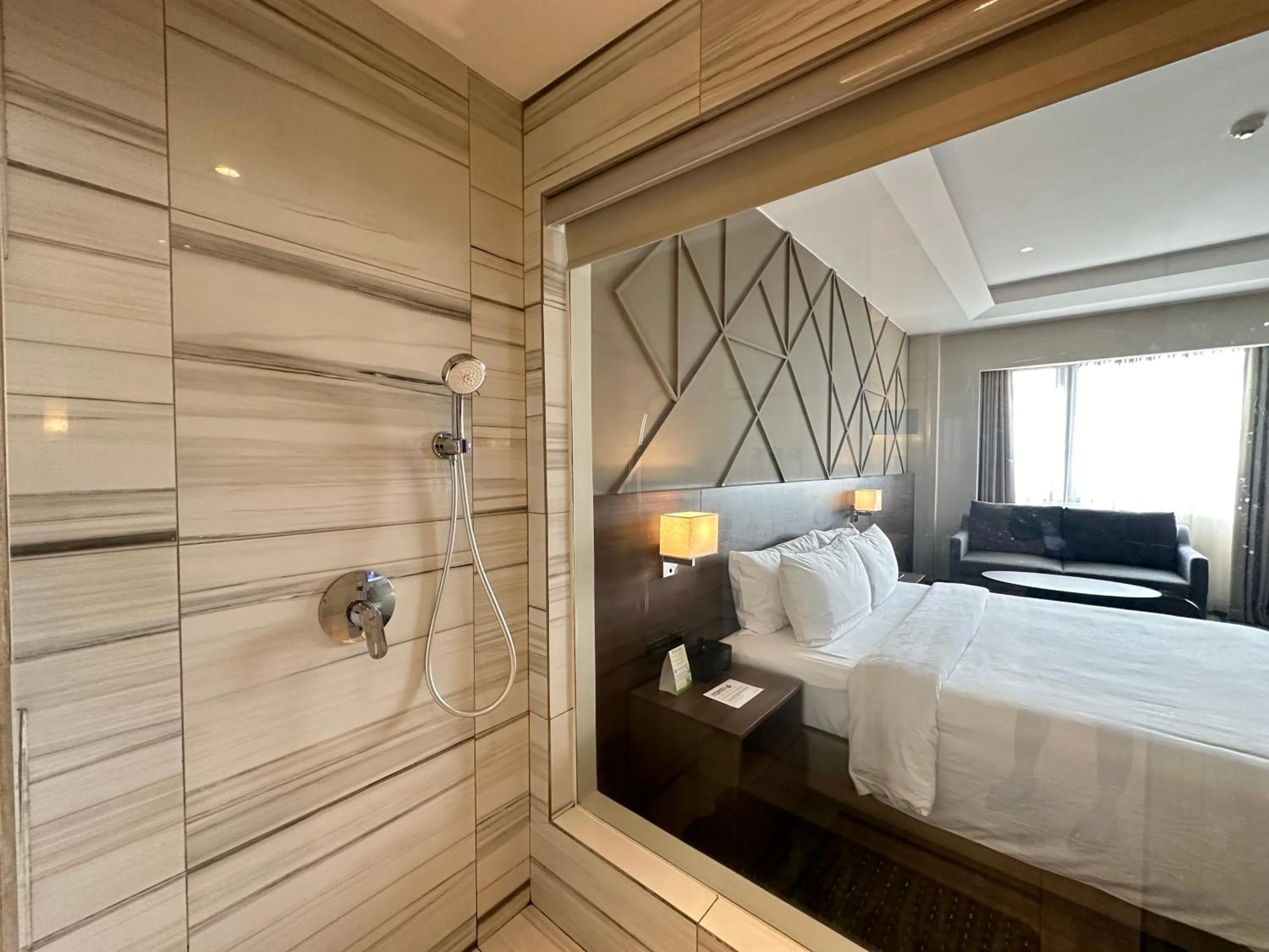 Bathroom, Bed in Luxent Hotel