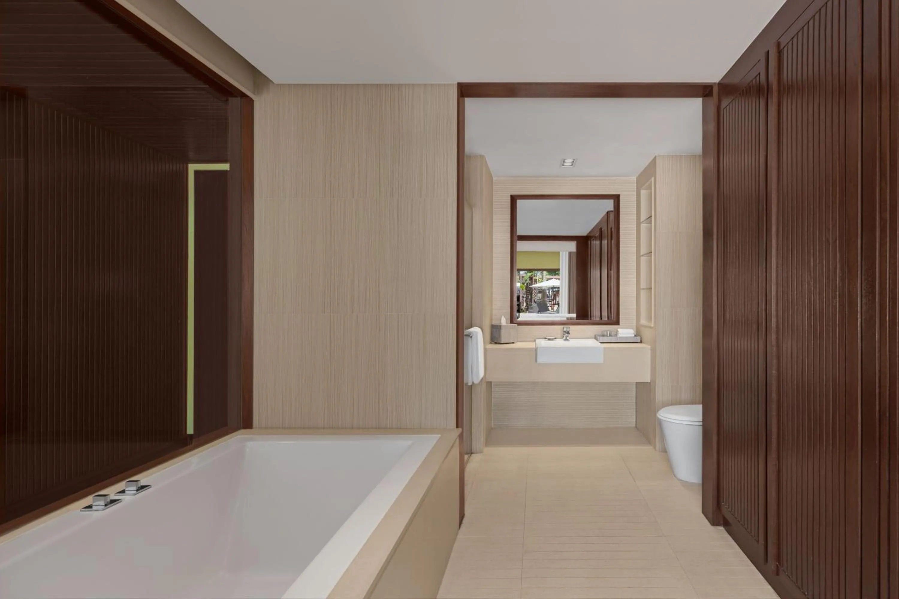 Bathroom, Bed in Patong Merlin Hotel - SHA Plus