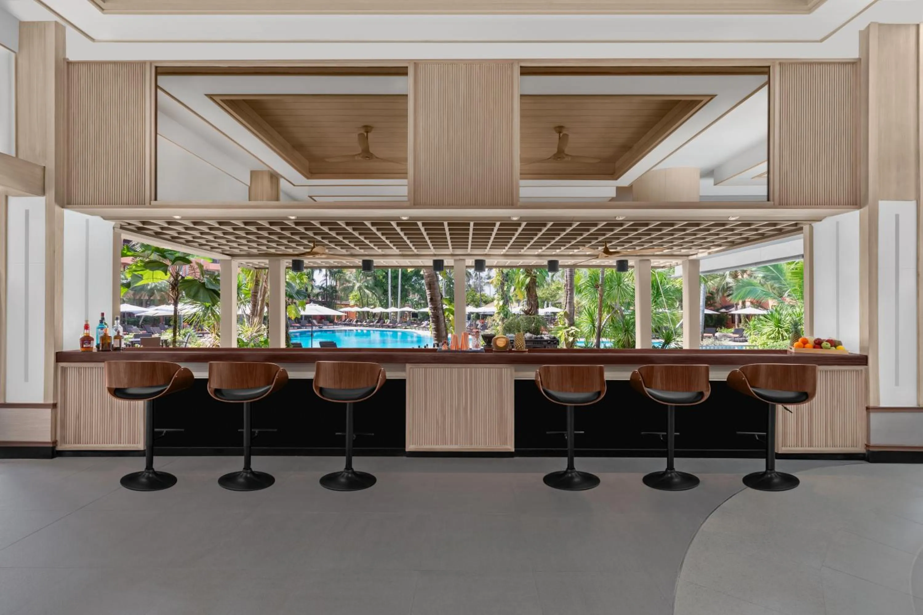 Lounge or bar in Patong Merlin Hotel - SHA Plus