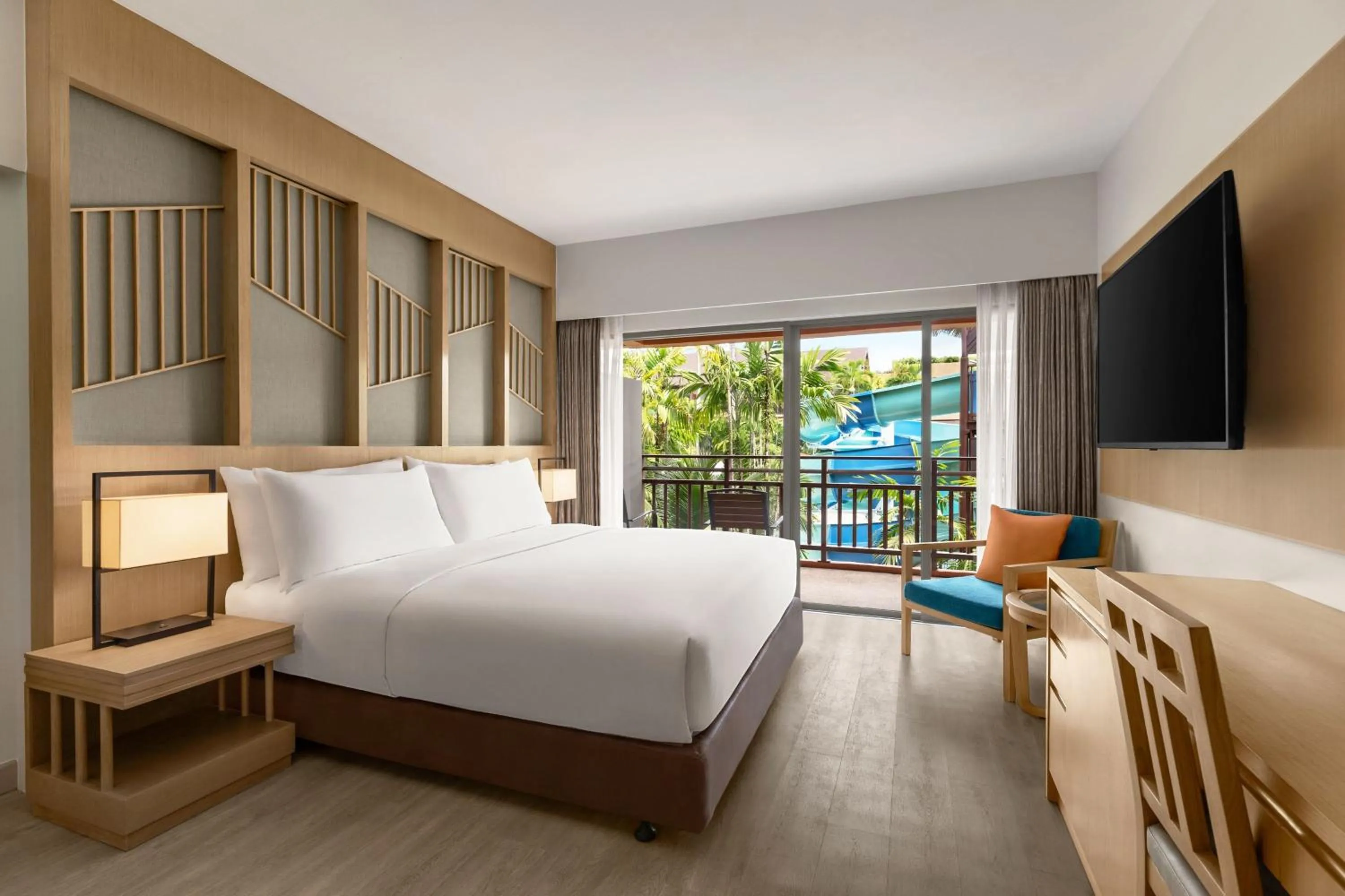 Photo of the whole room, Bed in Patong Merlin Hotel - SHA Plus