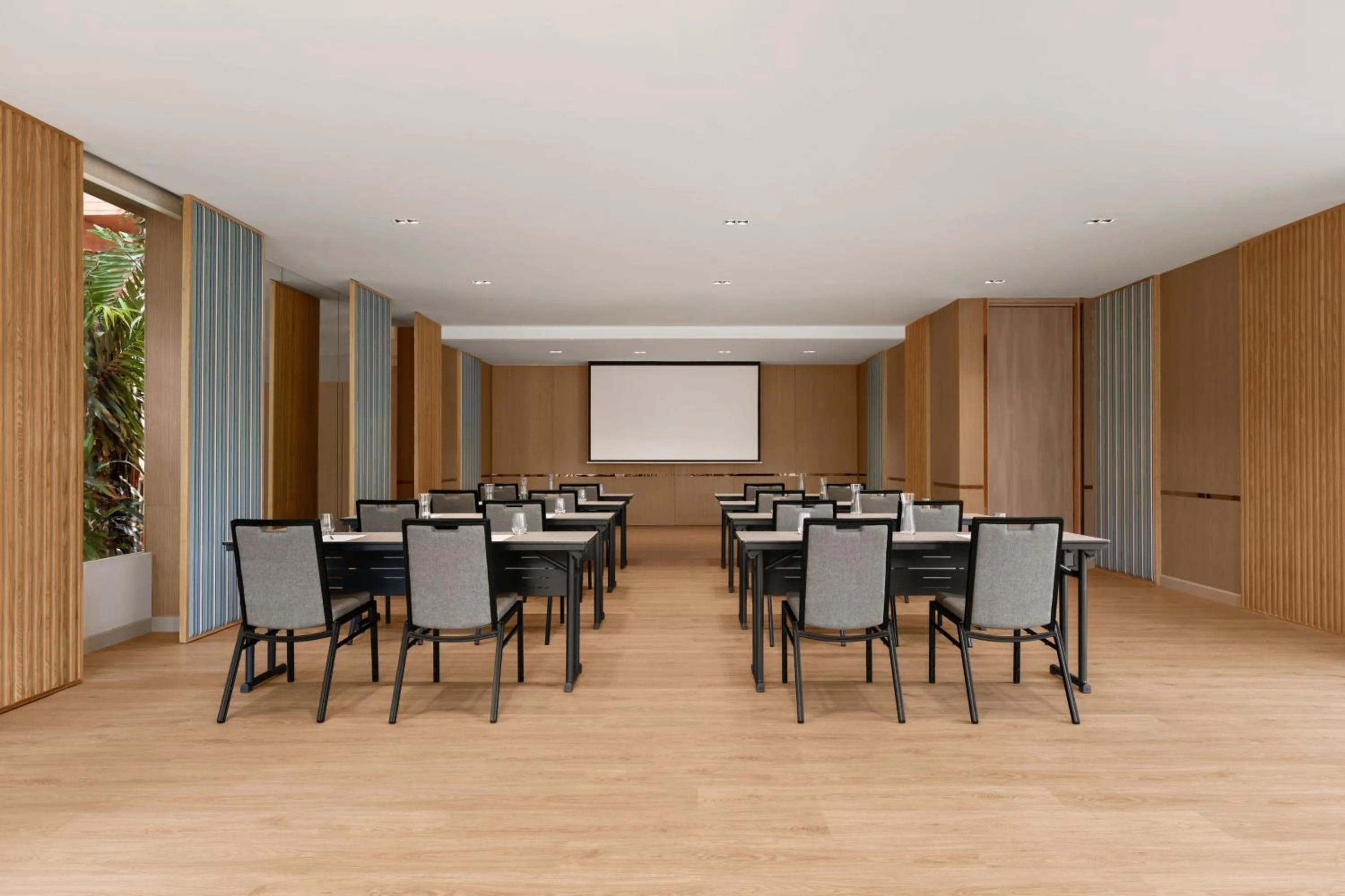 Beach in Patong Merlin Hotel - SHA Plus