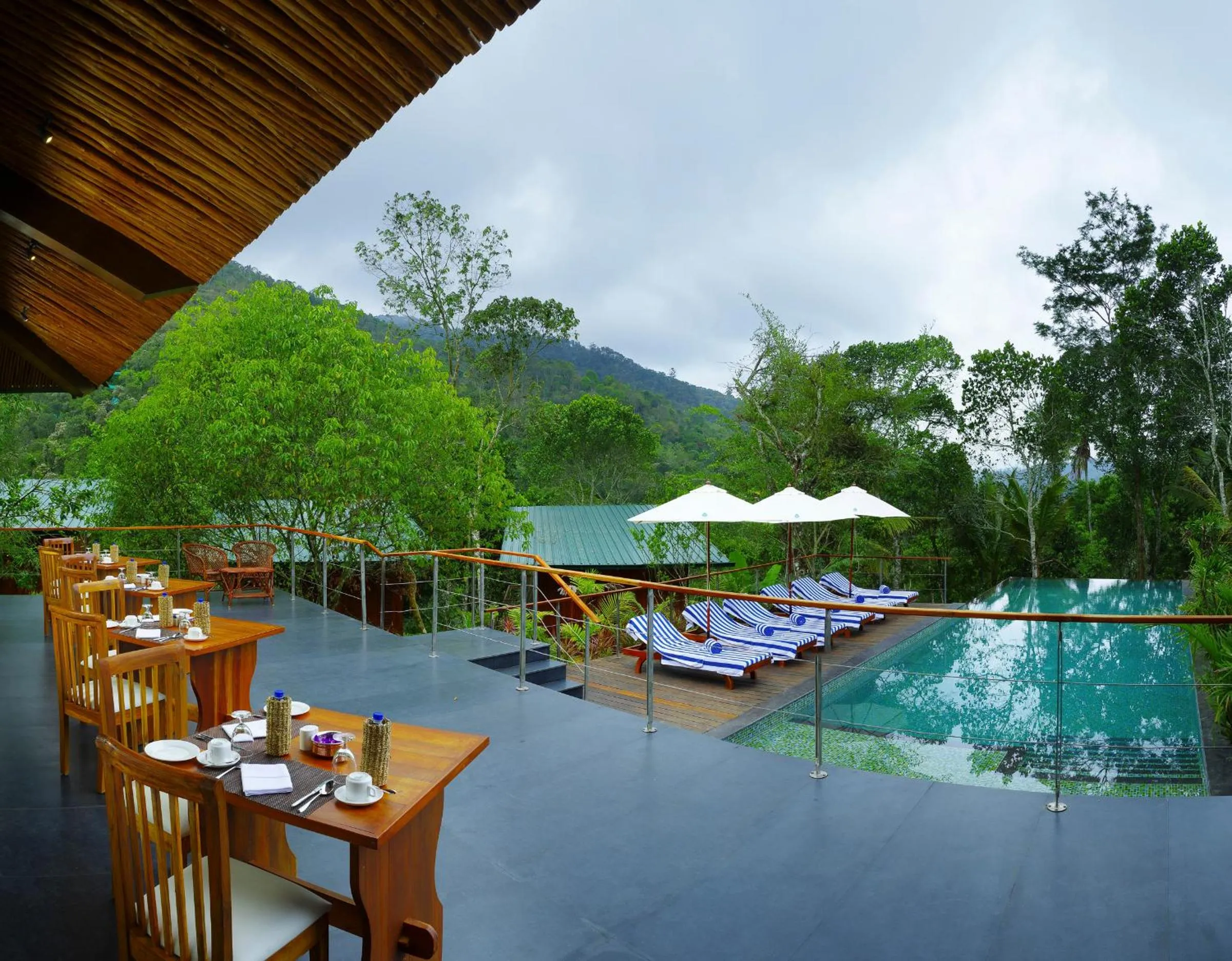 Swimming pool in Niraamaya Retreats Cardamom Club