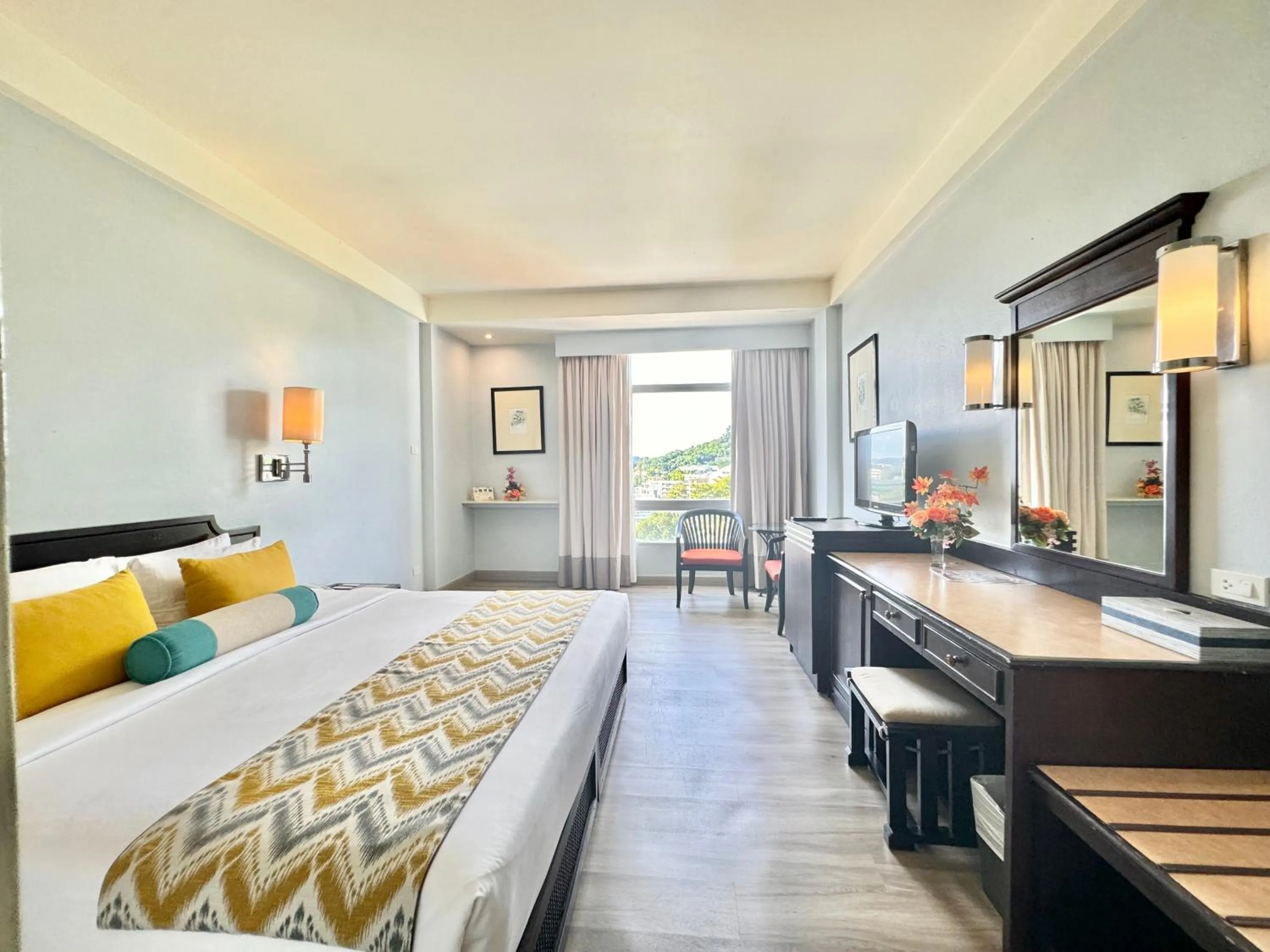 Bedroom, Bed in Phuket Merlin Hotel