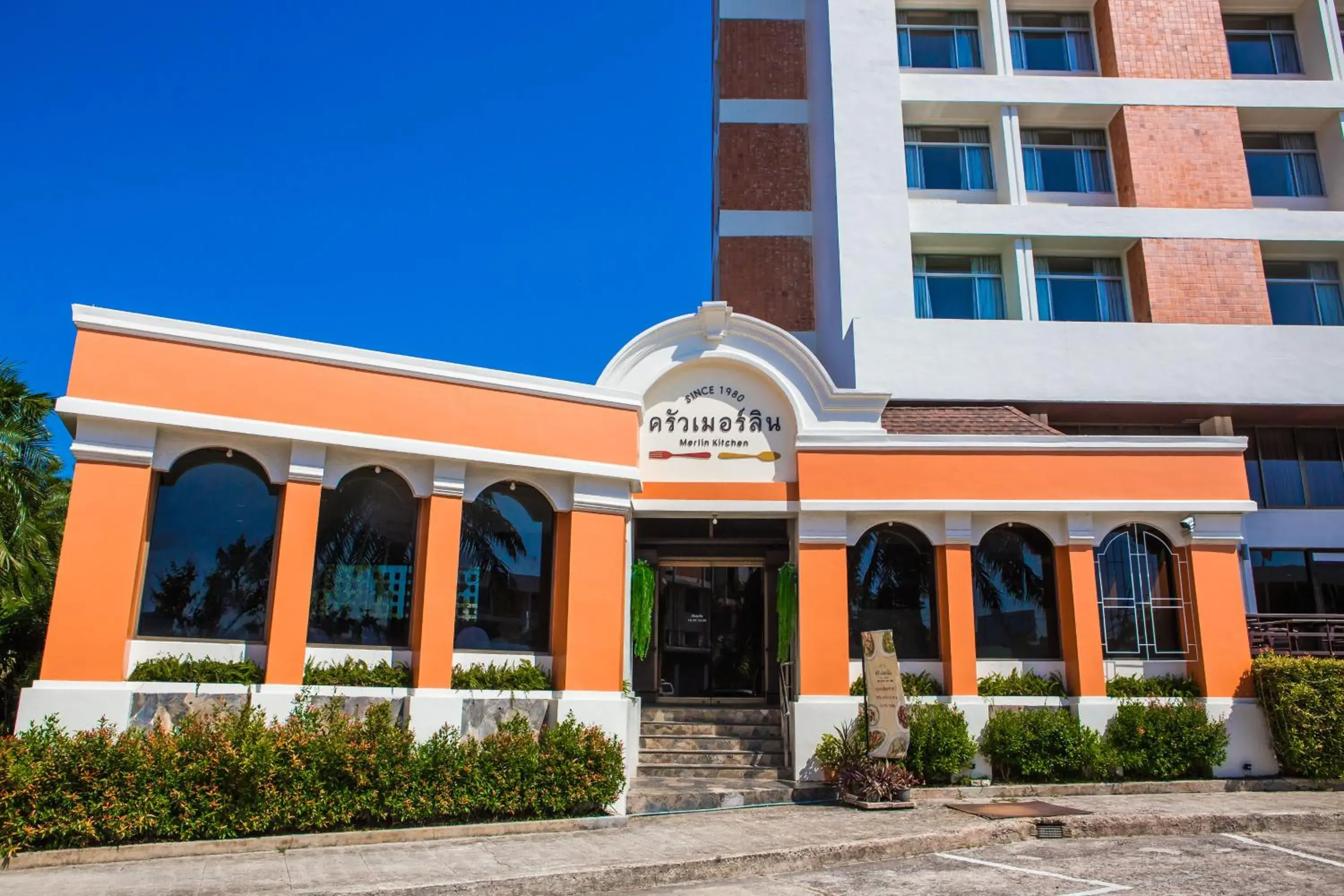 Property building in Phuket Merlin Hotel Property building in Phuket Merlin Hotel