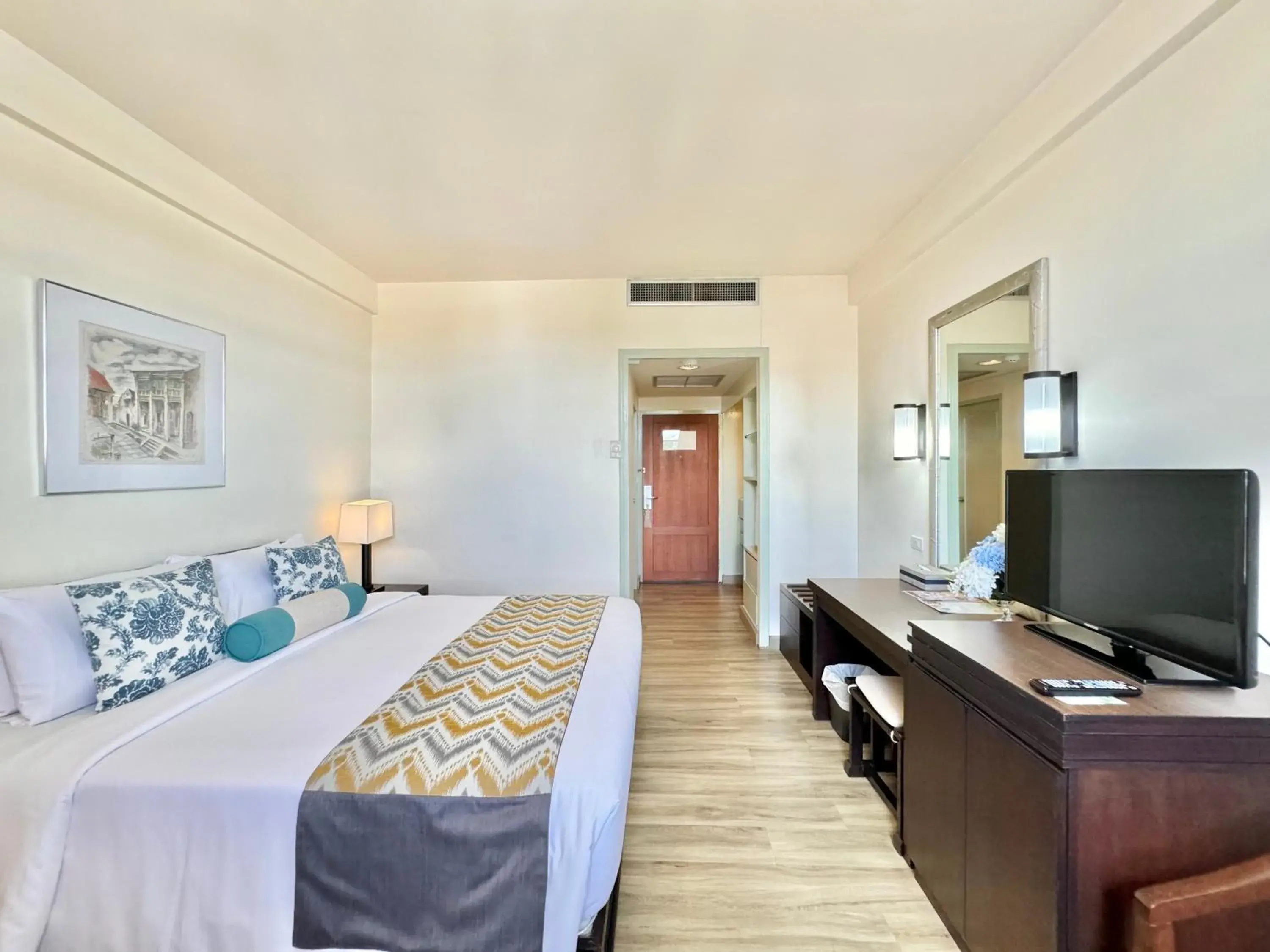 Bedroom, Bed in Phuket Merlin Hotel Bedroom, Bed in Phuket Merlin Hotel