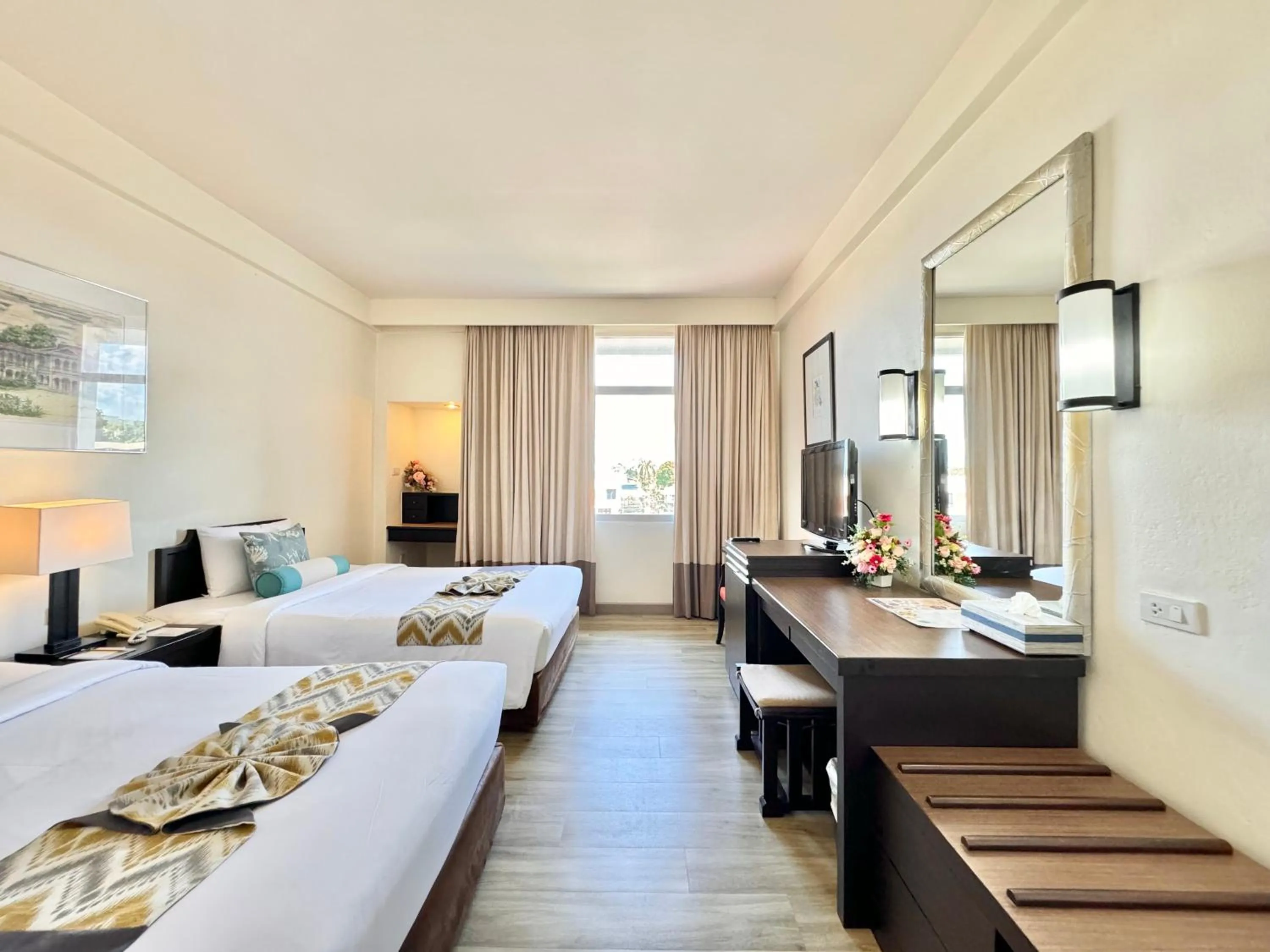 Bedroom, Bed in Phuket Merlin Hotel