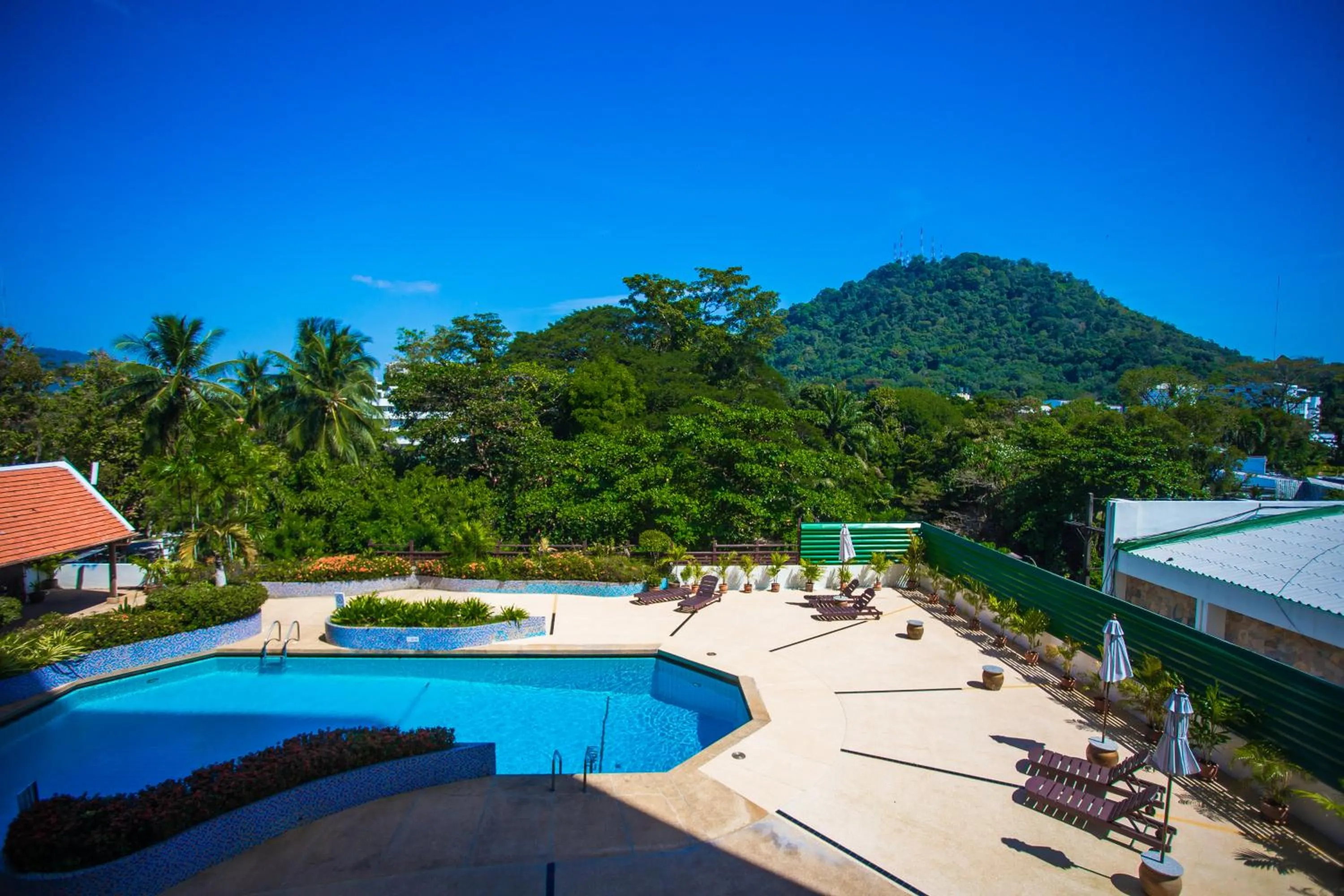 Swimming pool in Phuket Merlin Hotel