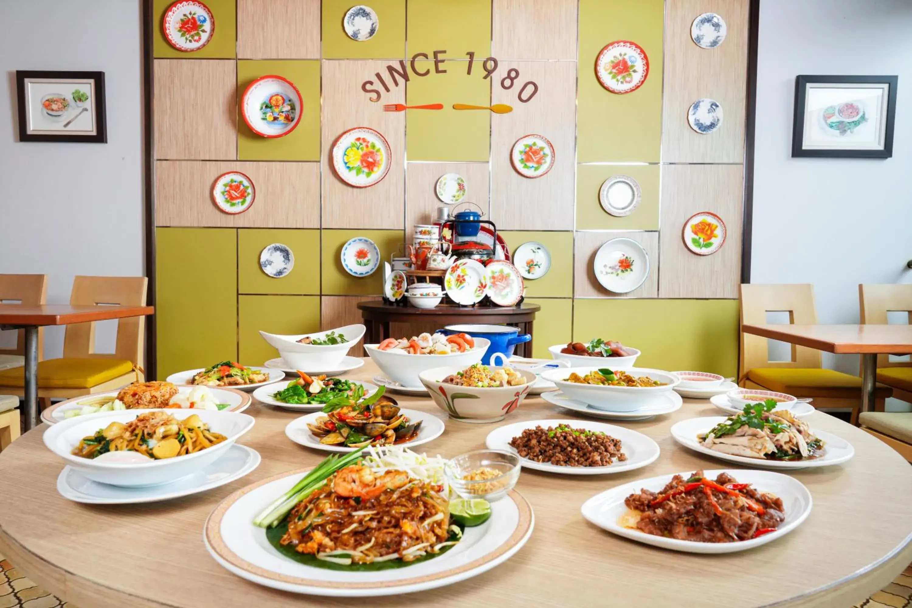 Restaurant/places to eat in Phuket Merlin Hotel Restaurant/places to eat in Phuket Merlin Hotel