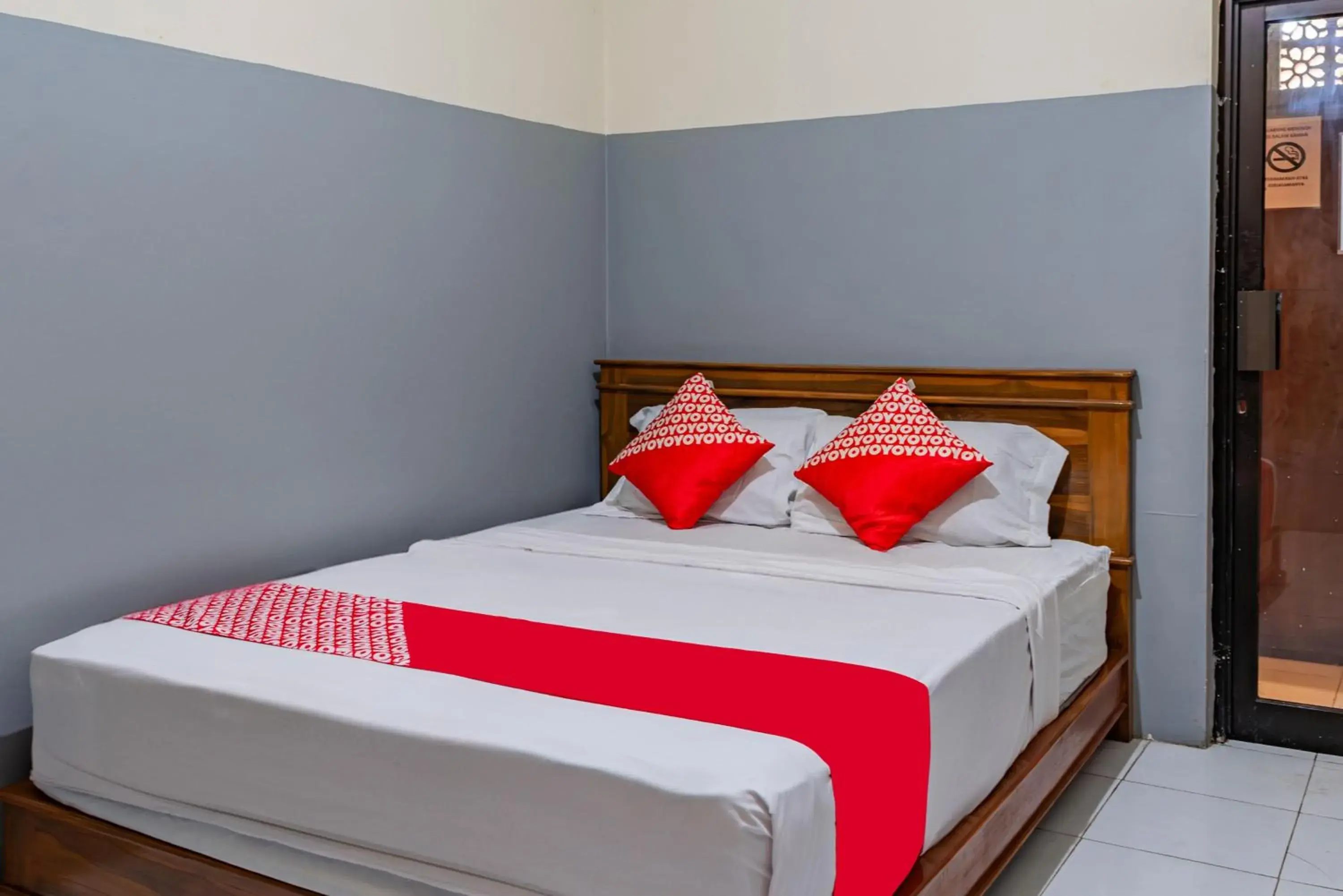 Bedroom, Bed in Hotel O Ilir Barar I Near Rumah Sakit Islam Siti Khadijah Formerly Maleo Hotel Bedroom, Bed in Hotel O Ilir Barar I Near Rumah Sakit Islam Siti Khadijah Formerly Maleo Hotel