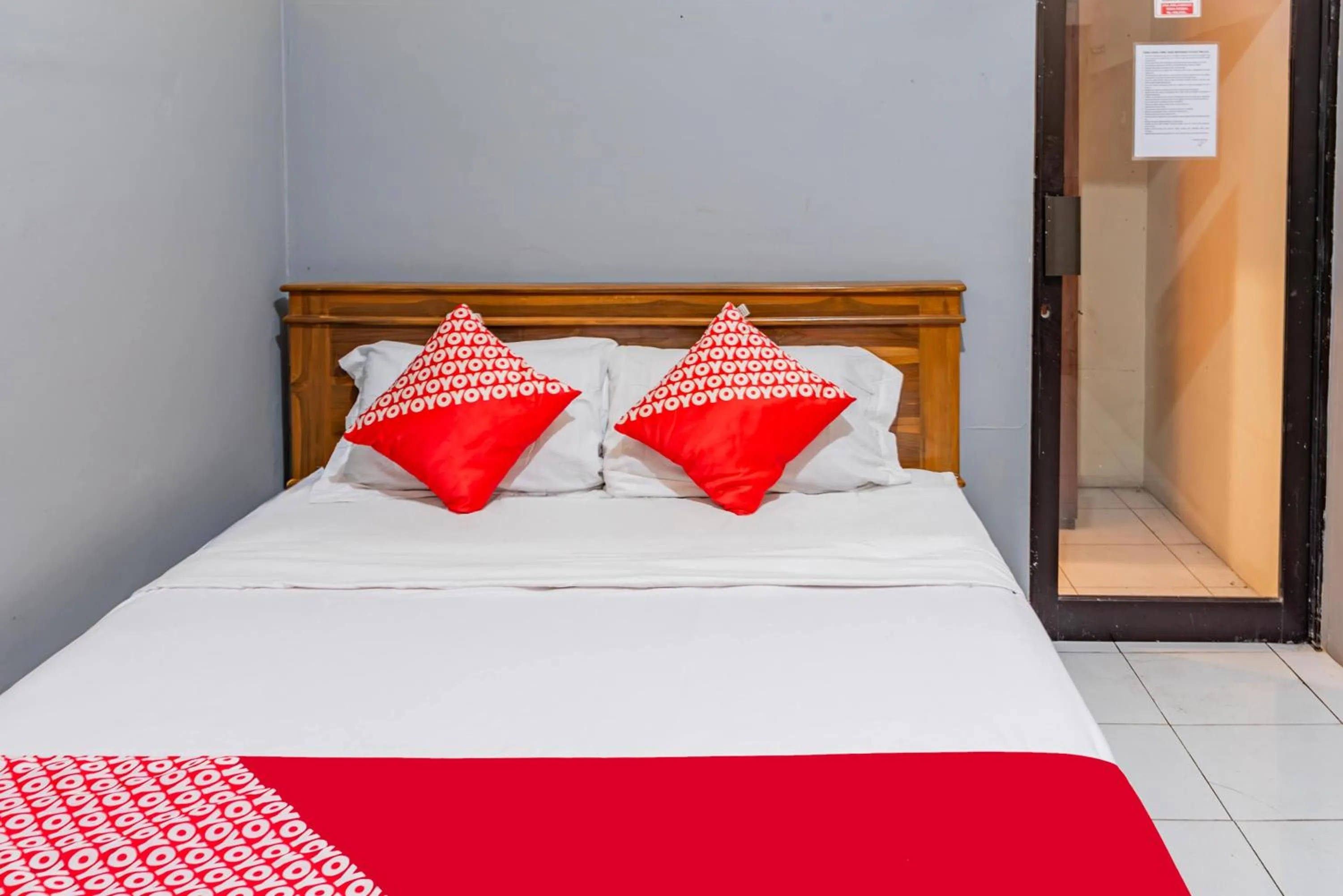 Bedroom, Bed in Hotel O Ilir Barar I Near Rumah Sakit Islam Siti Khadijah Formerly Maleo Hotel