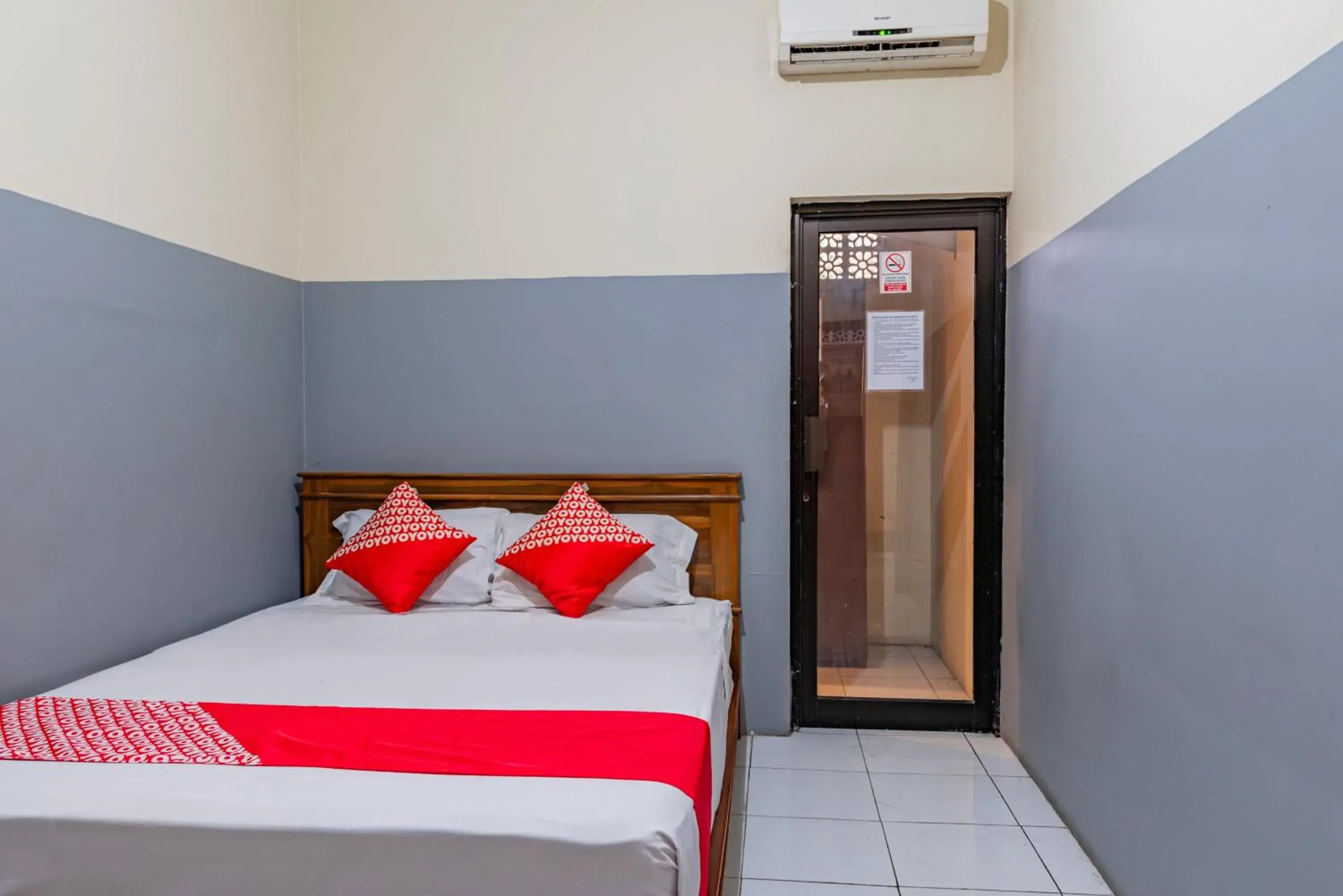 Bedroom, Bed in Hotel O Ilir Barar I Near Rumah Sakit Islam Siti Khadijah Formerly Maleo Hotel Bedroom, Bed in Hotel O Ilir Barar I Near Rumah Sakit Islam Siti Khadijah Formerly Maleo Hotel