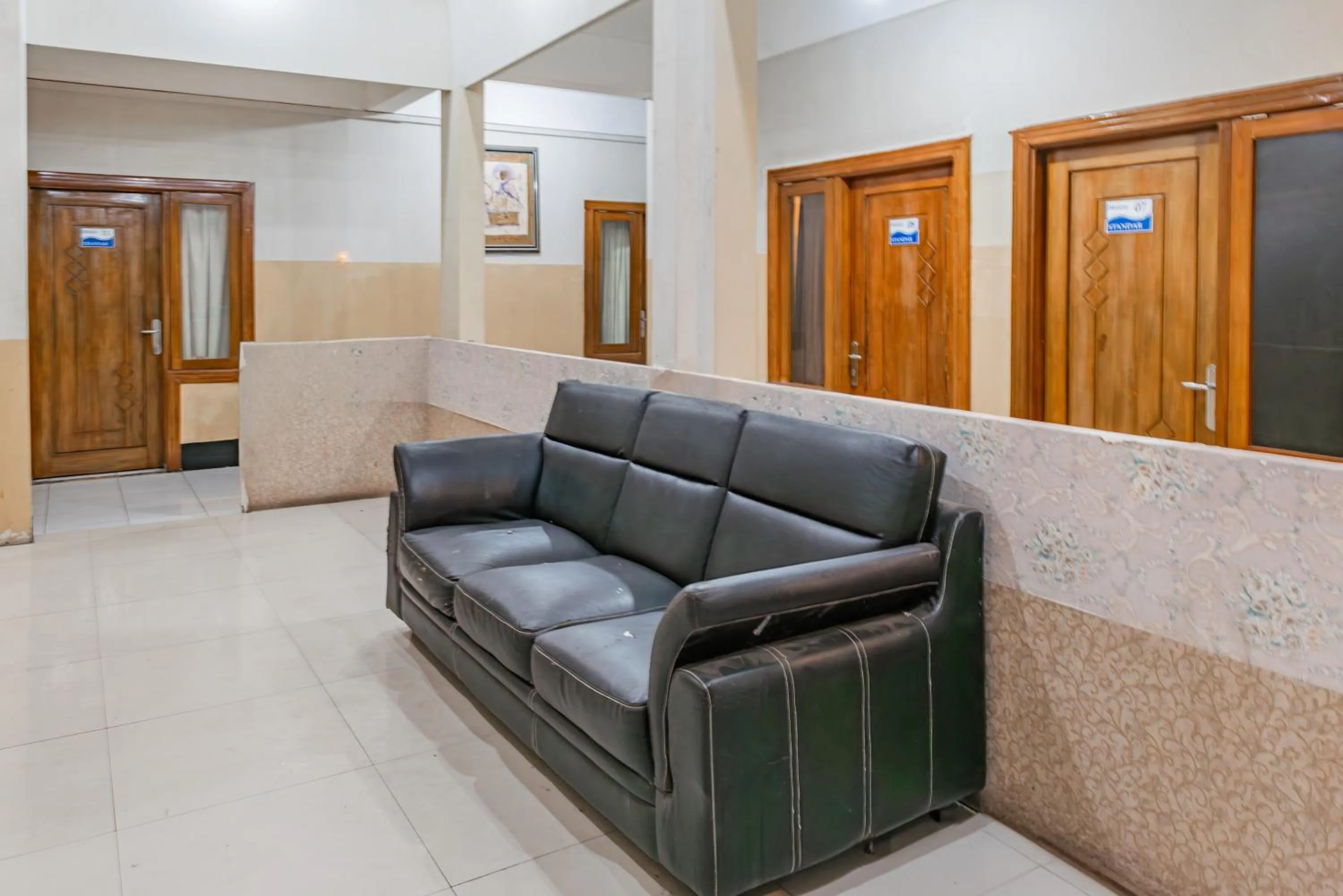 Seating area in Hotel O Ilir Barar I Near Rumah Sakit Islam Siti Khadijah Formerly Maleo Hotel