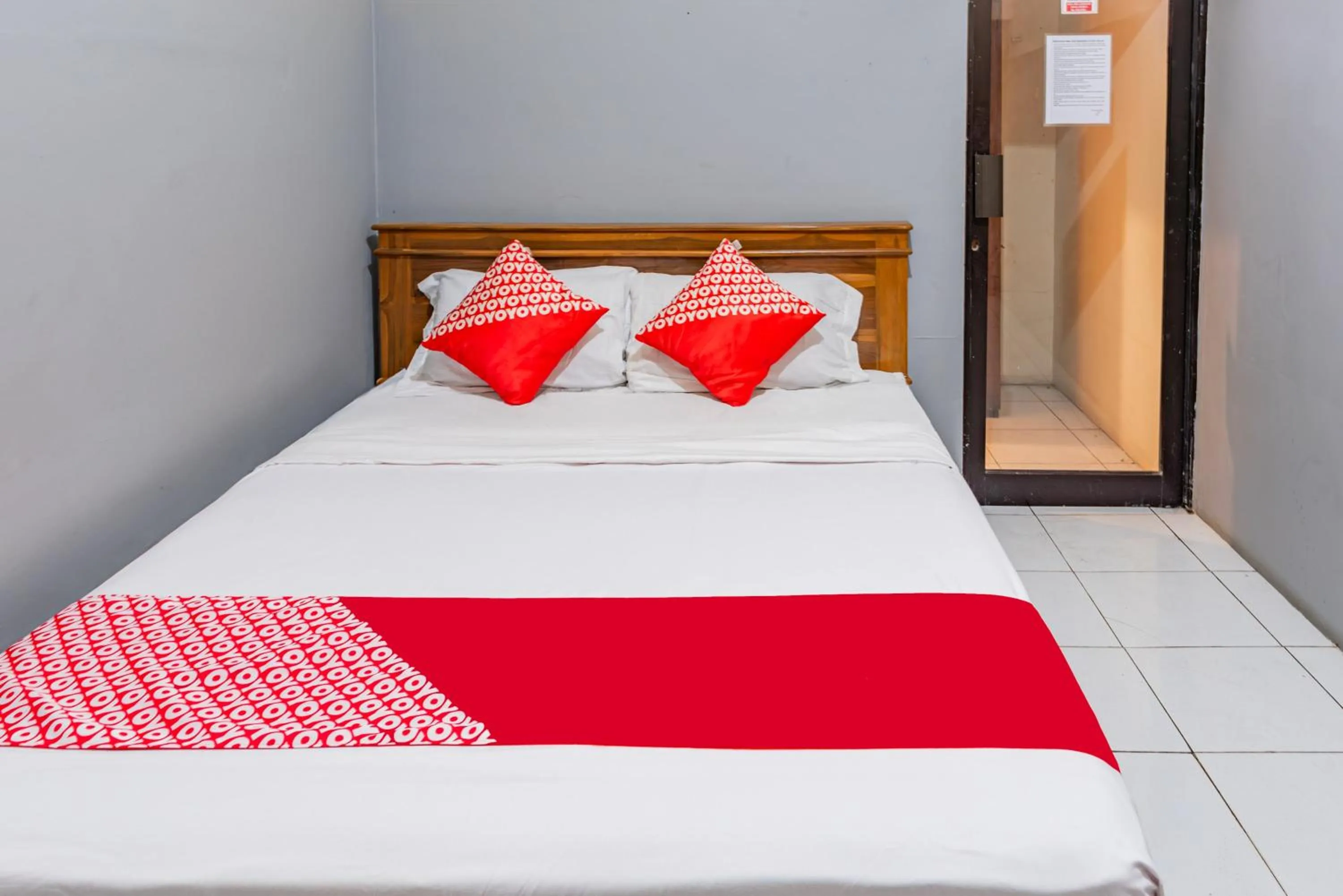 Bedroom, Bed in Hotel O Ilir Barar I Near Rumah Sakit Islam Siti Khadijah Formerly Maleo Hotel