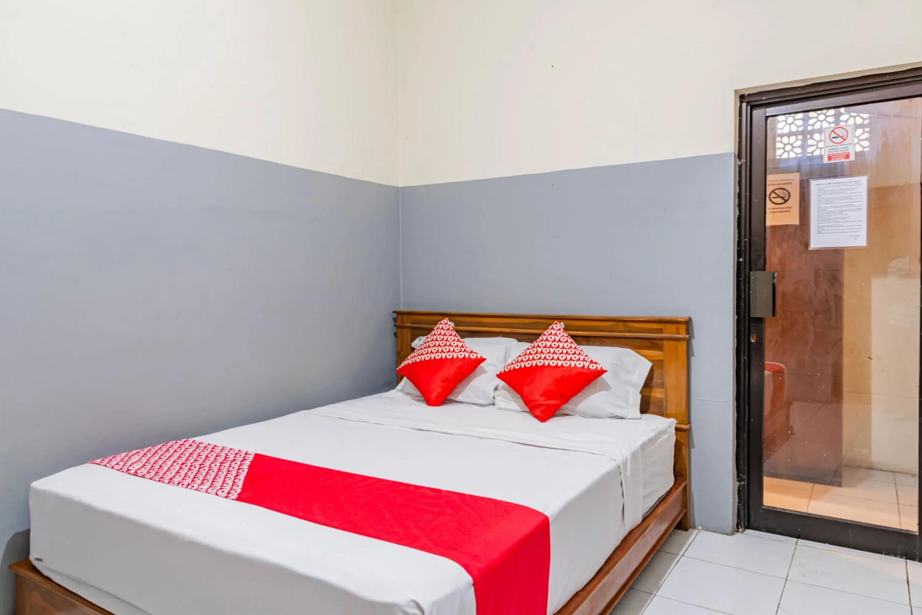 Bedroom, Bed in Hotel O Ilir Barar I Near Rumah Sakit Islam Siti Khadijah Formerly Maleo Hotel