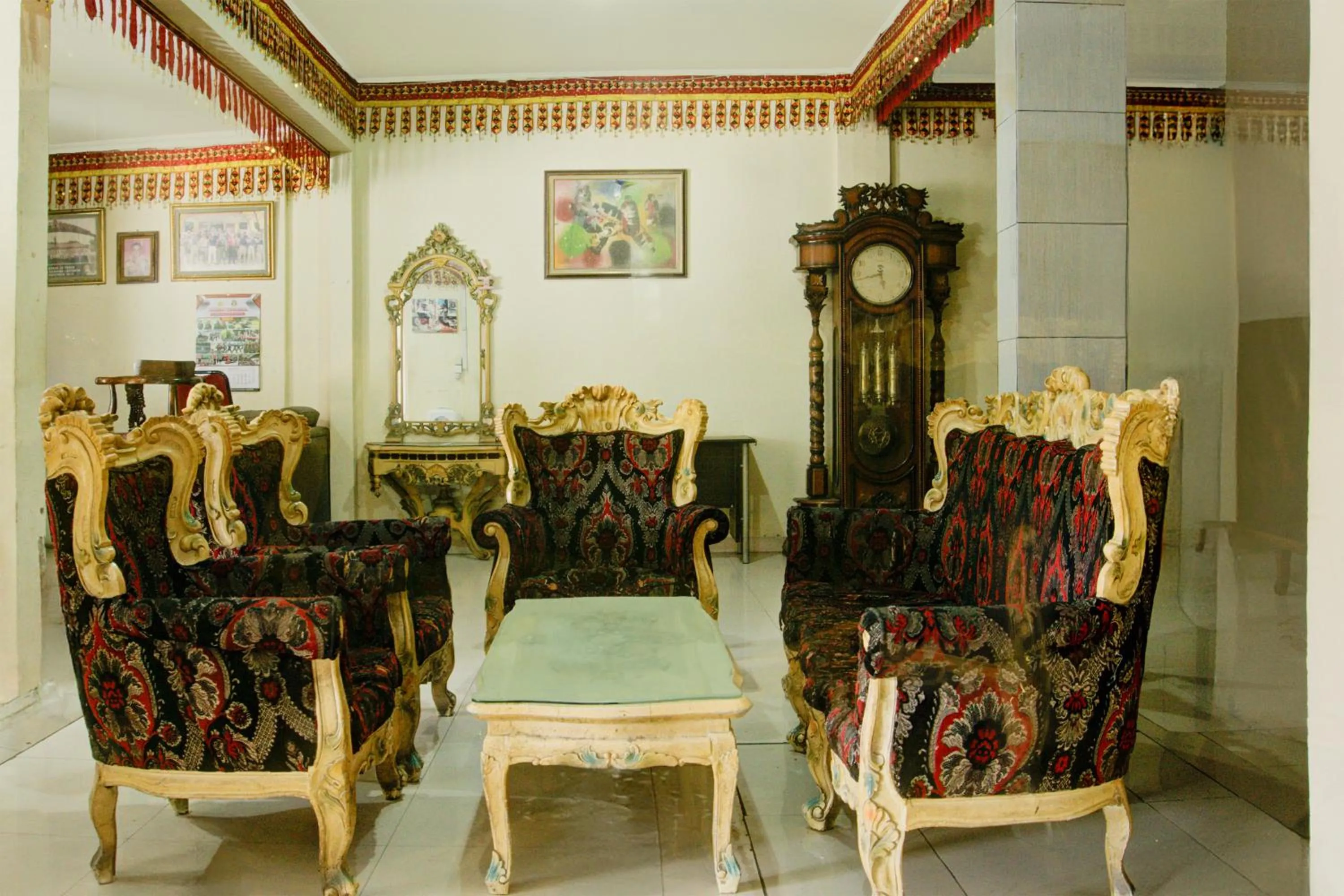 Seating area in Hotel O Angkatan 45 Near Istana Gubernur Formerly Maleo Hotel