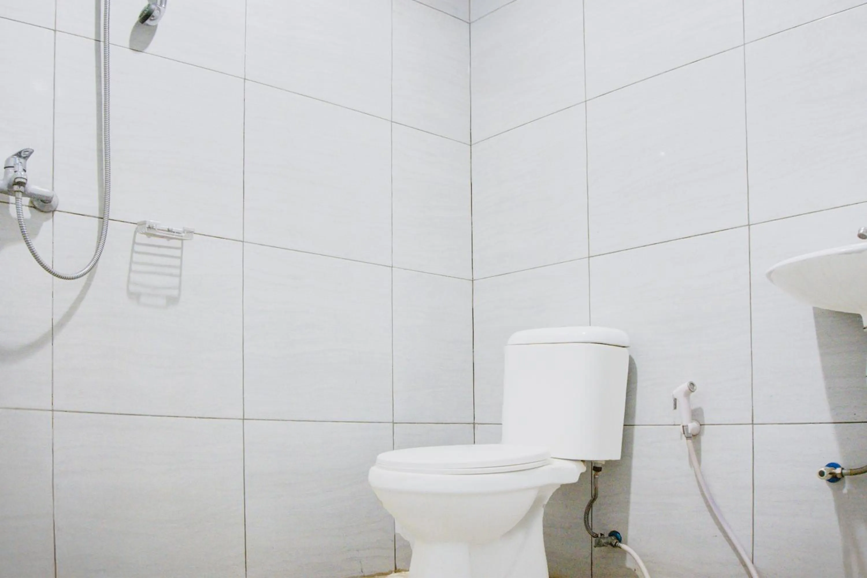 Bathroom in Hotel O Angkatan 45 Near Istana Gubernur Formerly Maleo Hotel