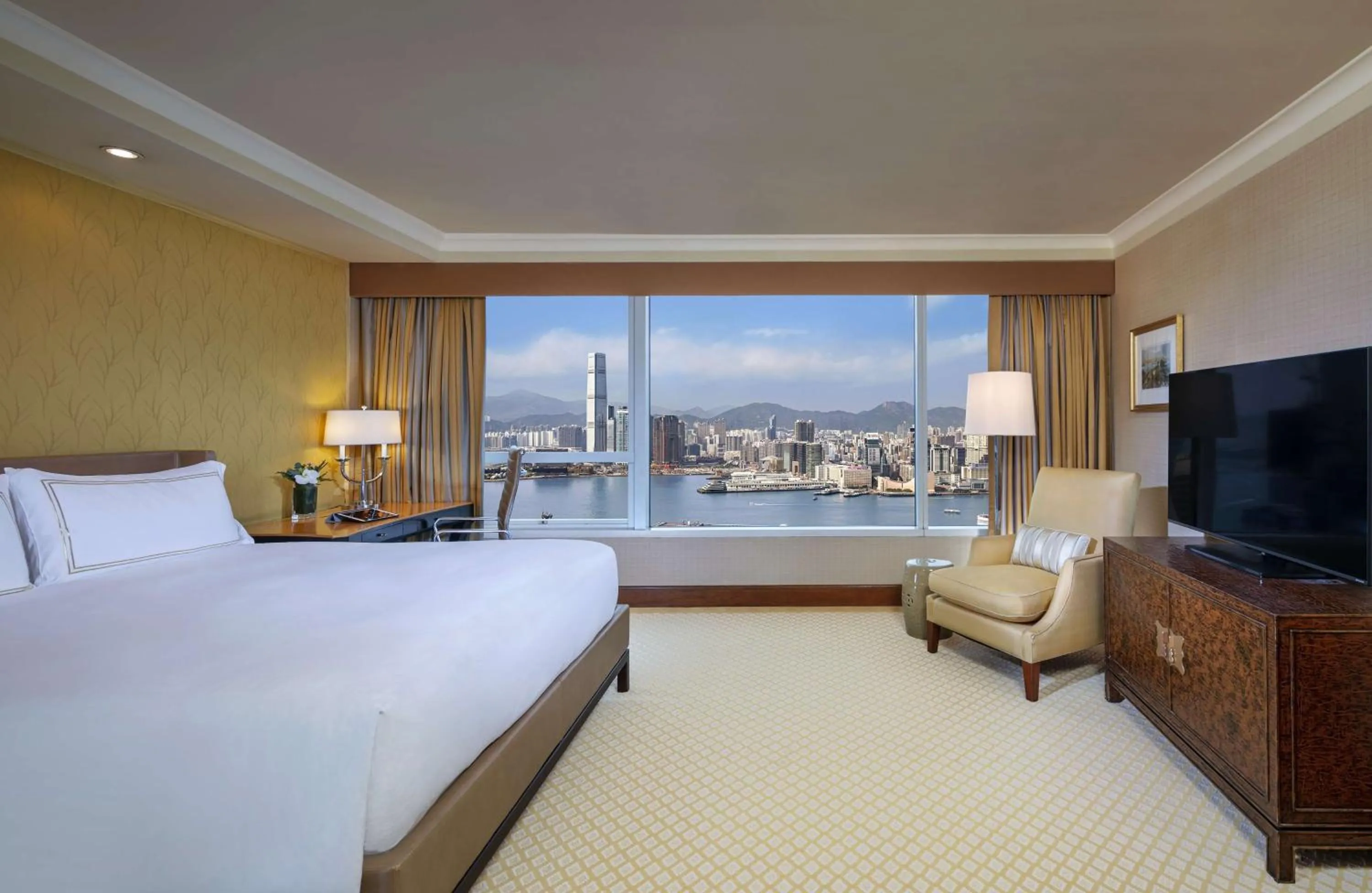 Bedroom, Bed in Conrad Hong Kong