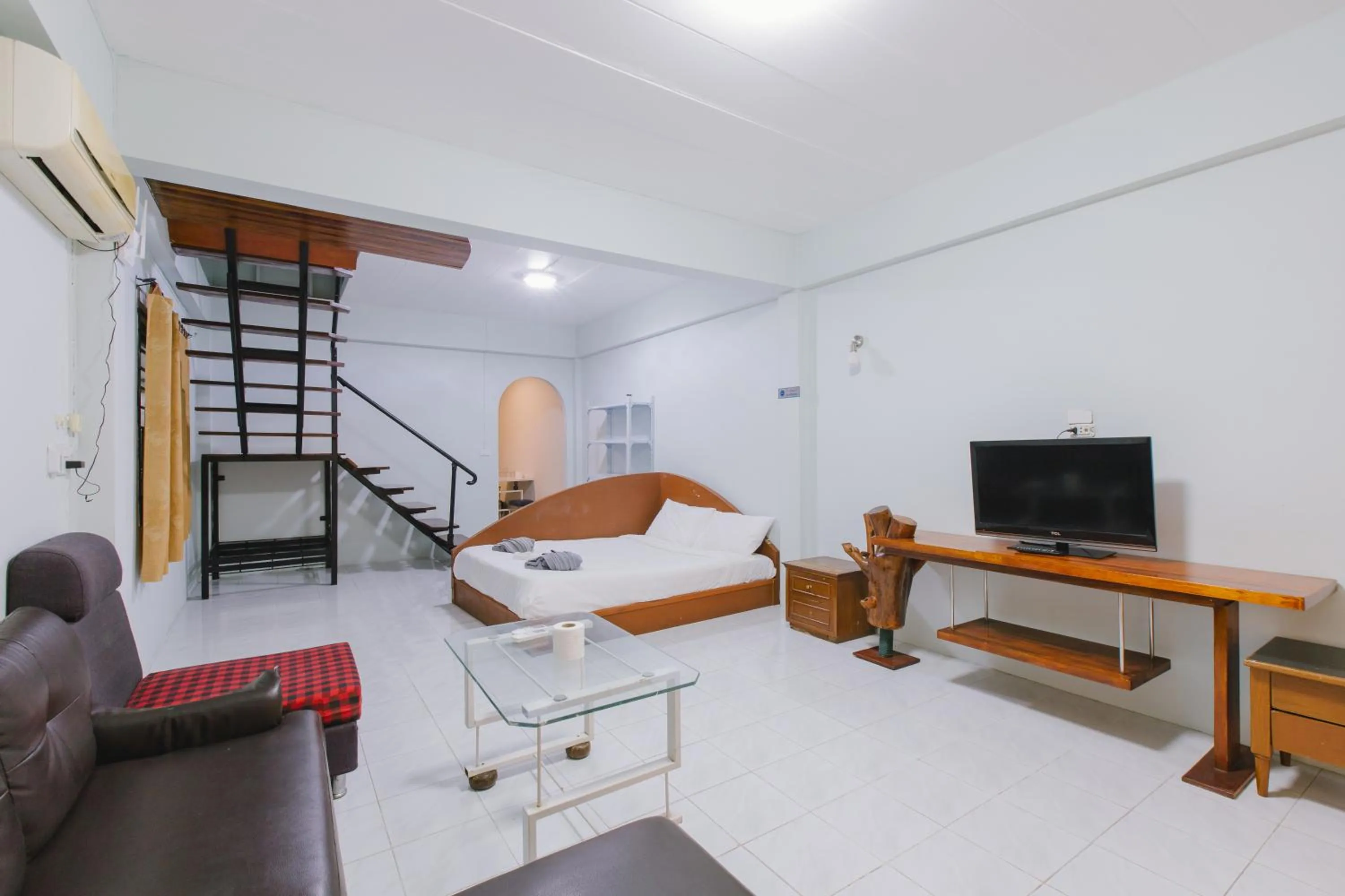 Photo of the whole room, Bed in Royal Prince Residence, Patong Beach