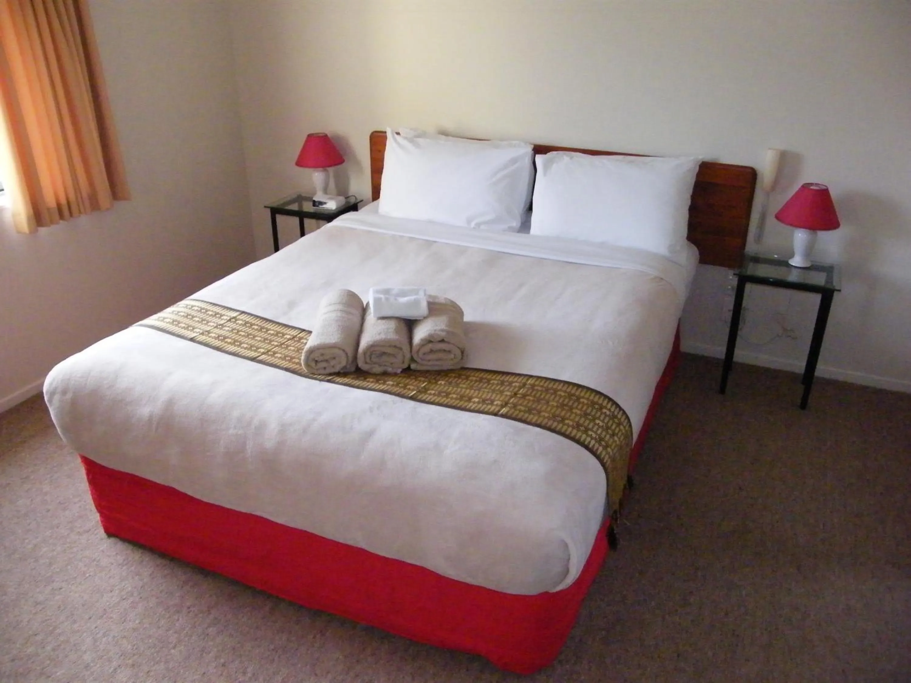 Bedroom, Bed in Hamilton Settlers Motor lodge