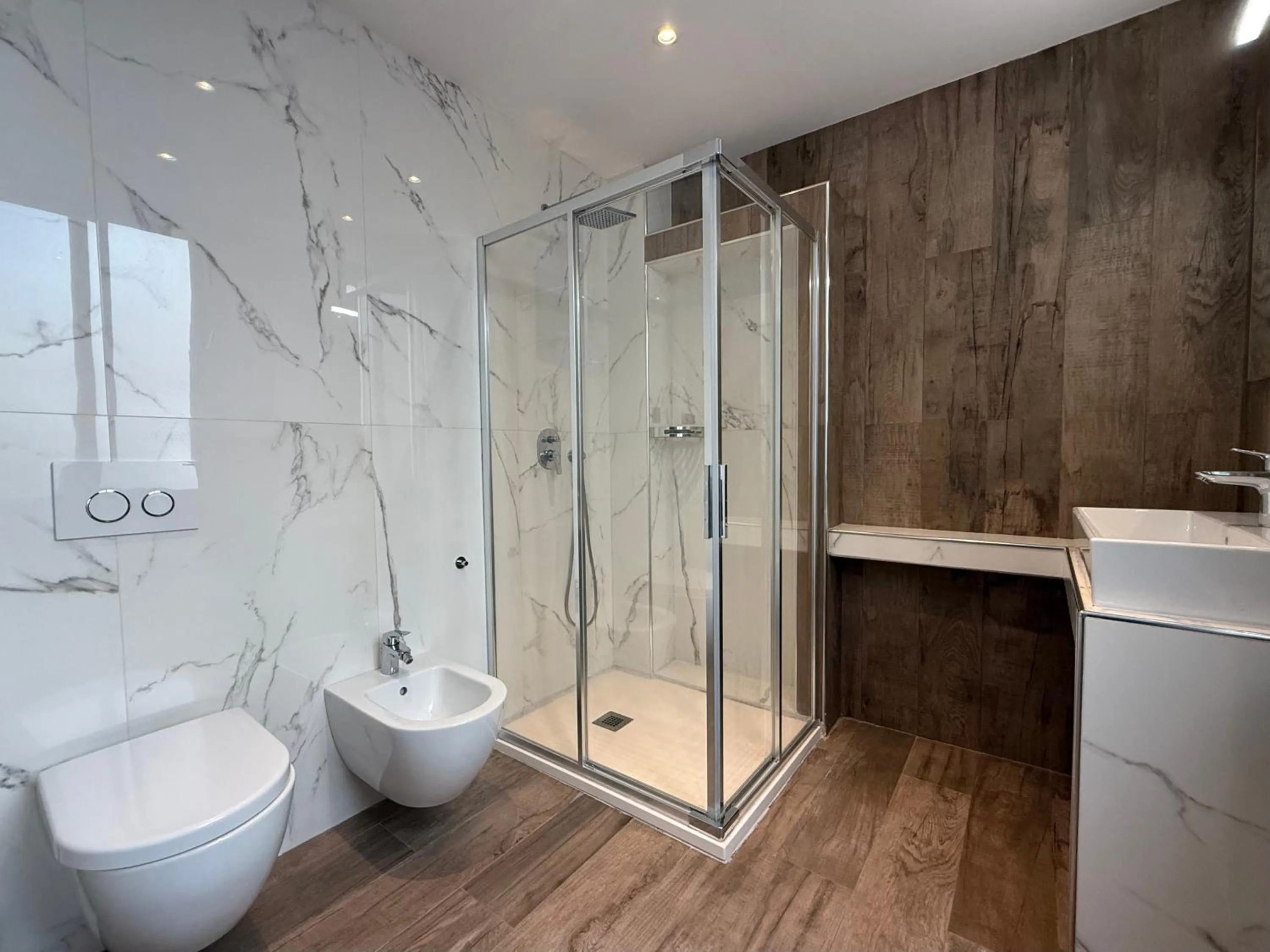 Shower in San Frediano Boutique