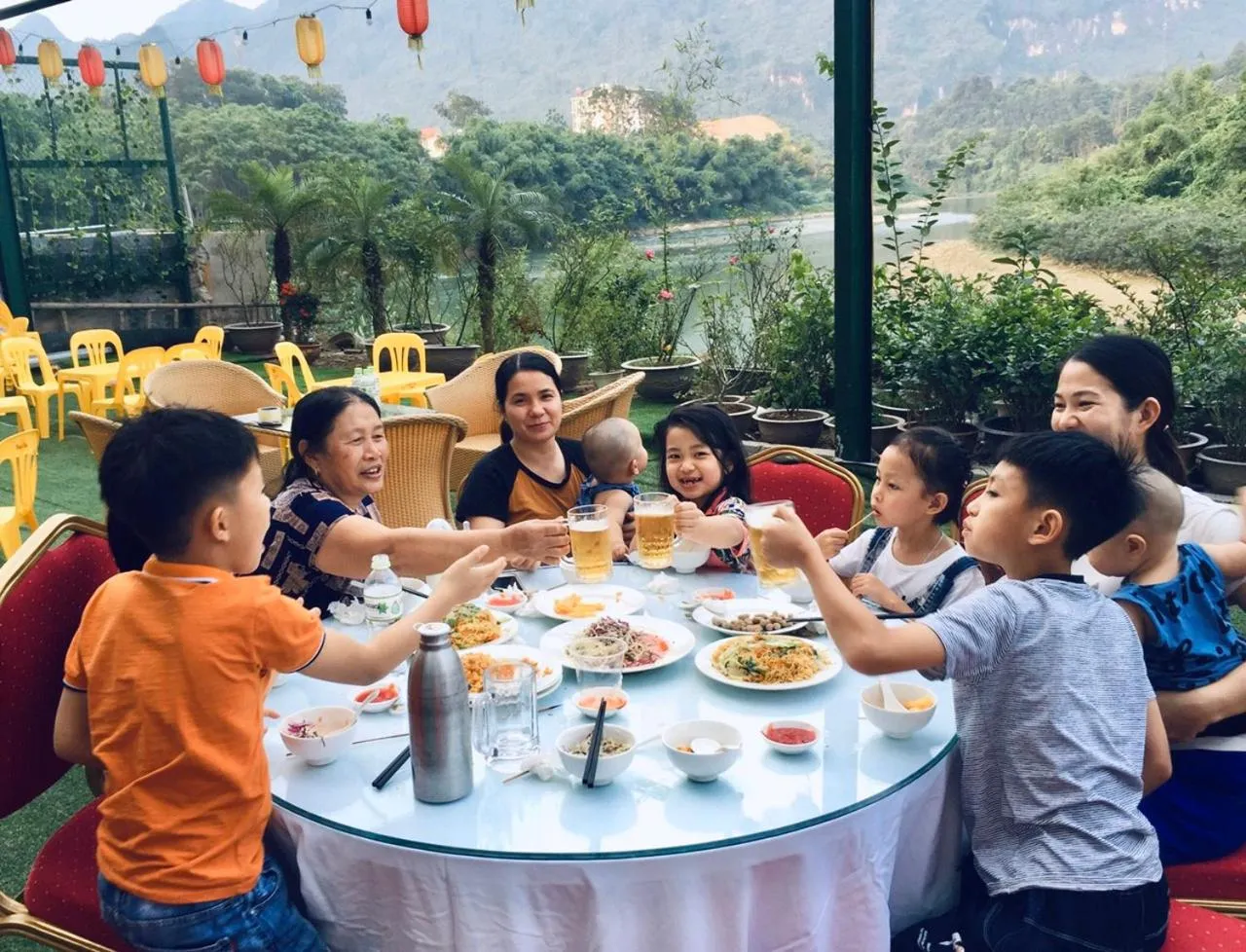 People in Phoenix Hotel Hà Giang