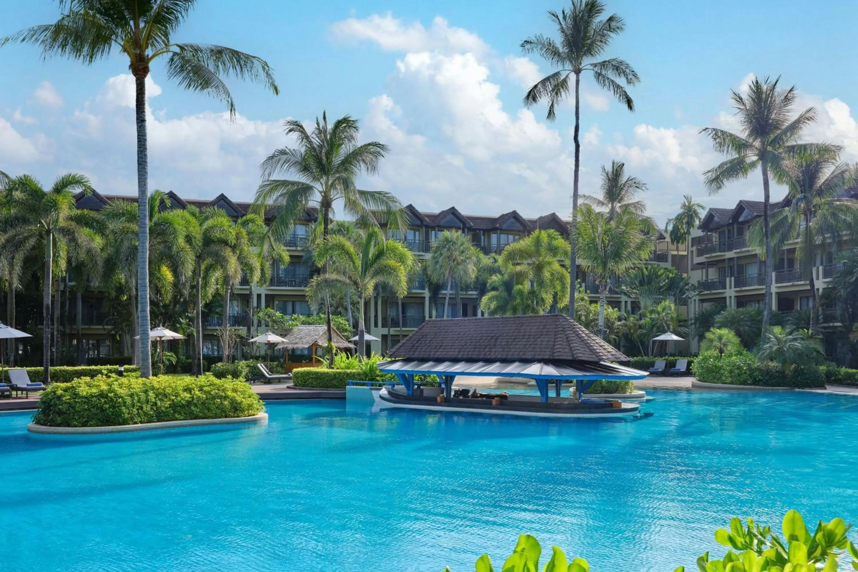 Swimming pool in Phuket Marriott Resort & Spa, Merlin Beach