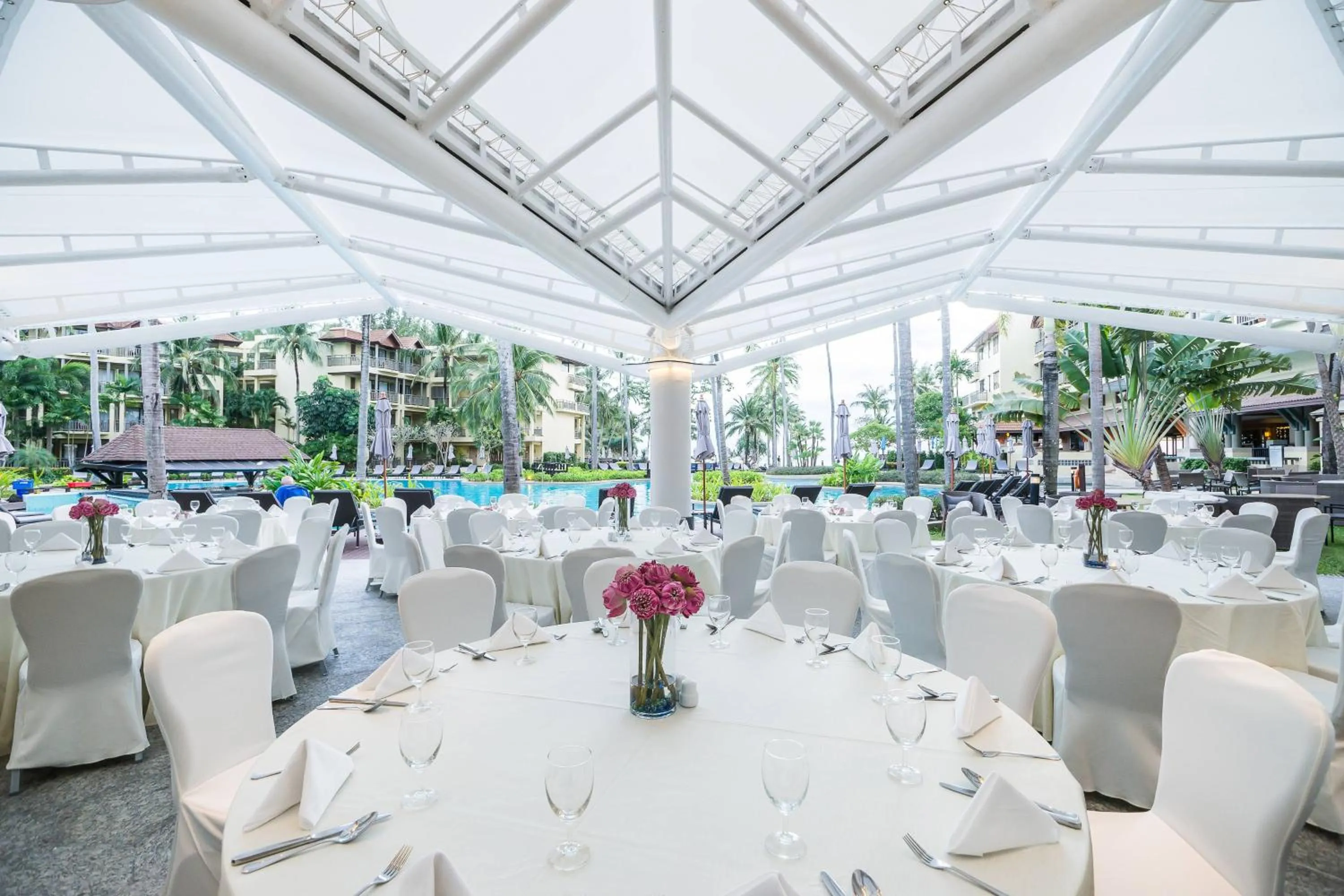 Swimming pool in Phuket Marriott Resort & Spa, Merlin Beach