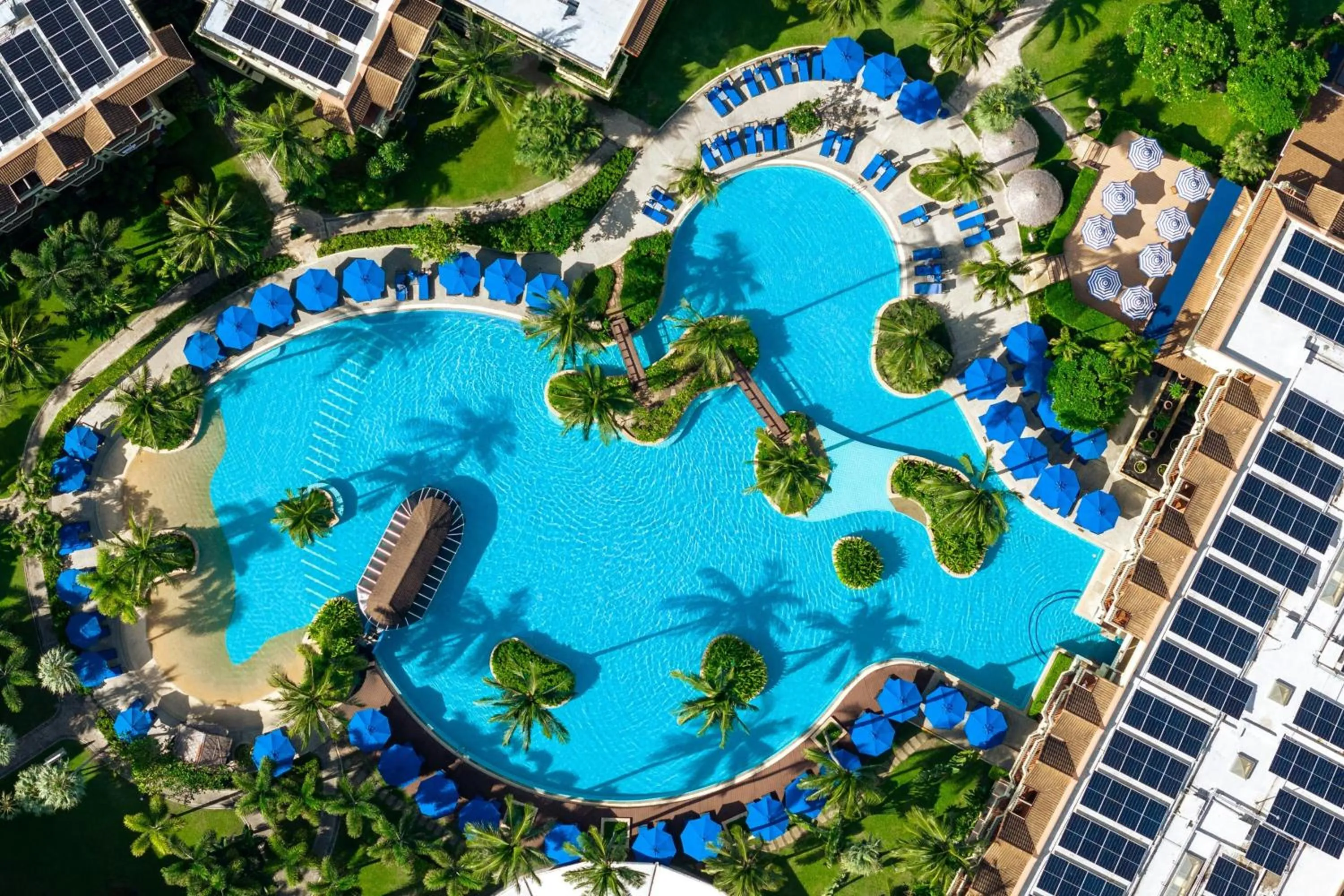 Swimming pool in Phuket Marriott Resort & Spa, Merlin Beach