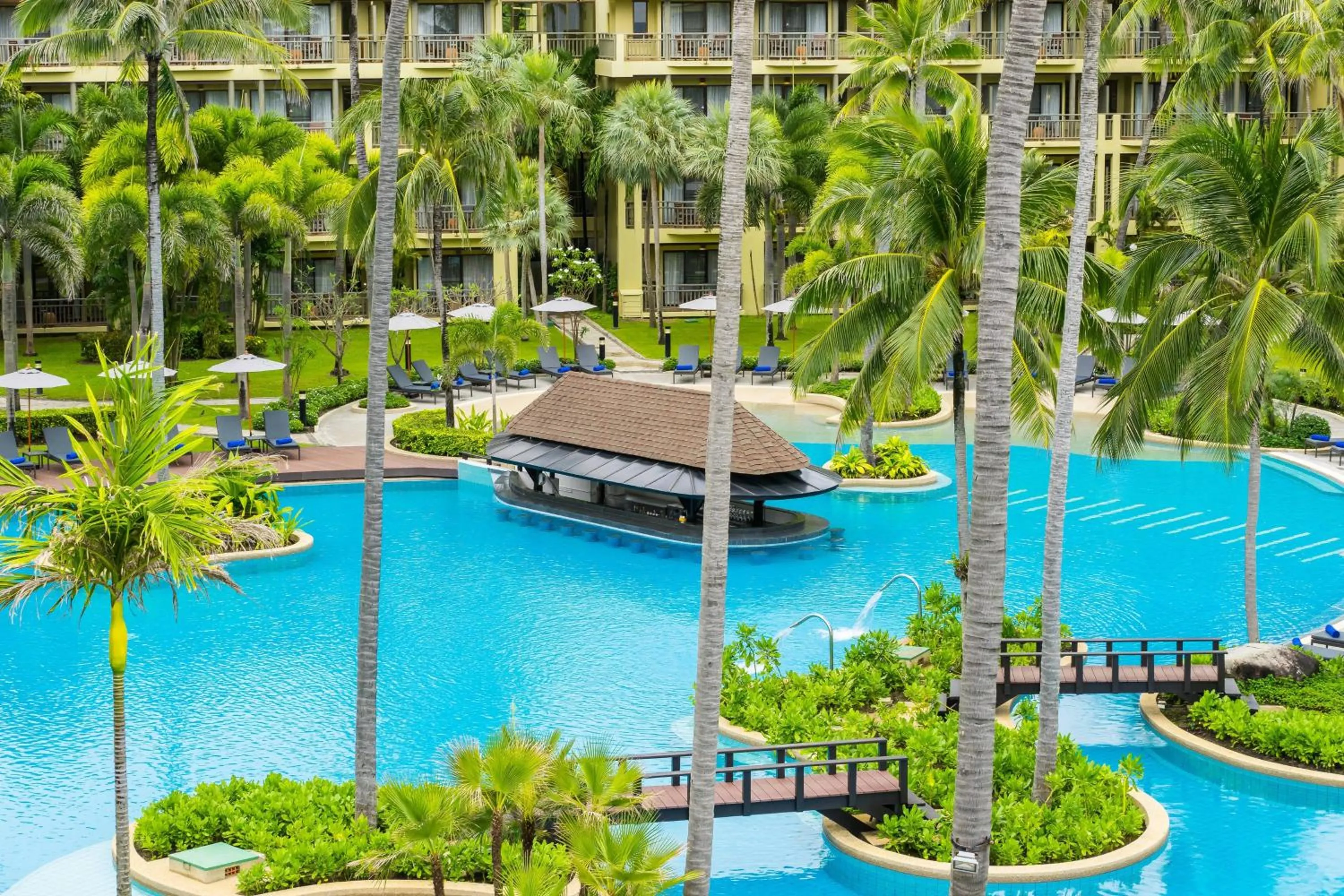 Swimming pool in Phuket Marriott Resort & Spa, Merlin Beach