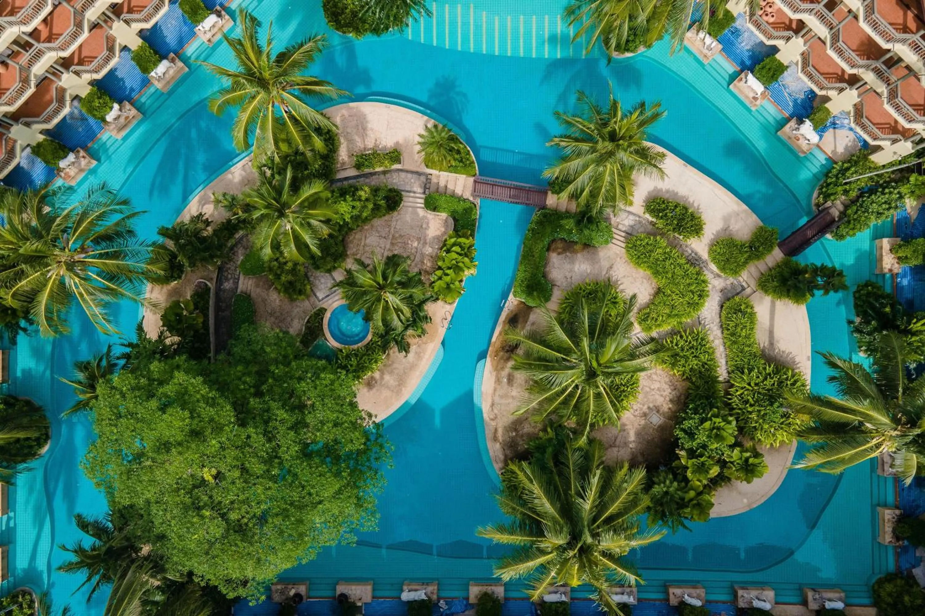 Swimming pool in Phuket Marriott Resort & Spa, Merlin Beach