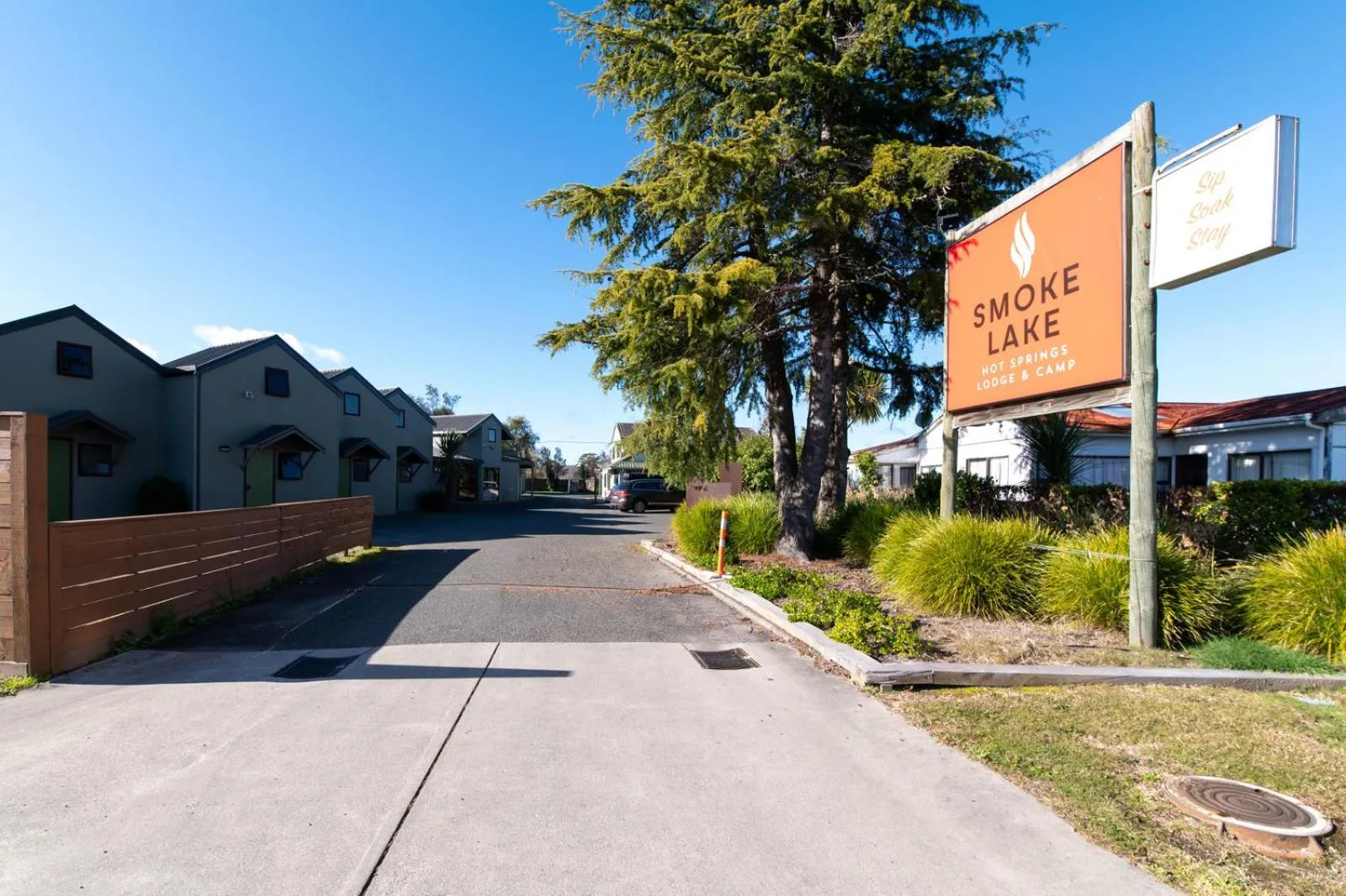 Smoke Lake Hot Springs Lodge & Camp