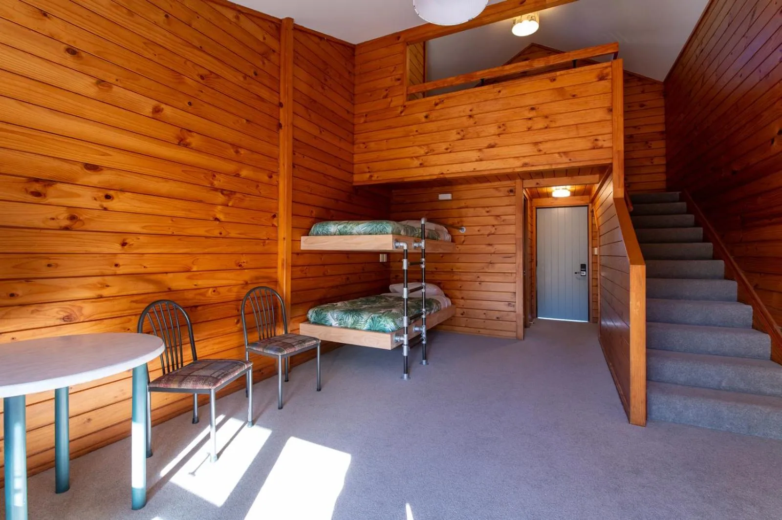 Smoke Lake Hot Springs Lodge & Camp
