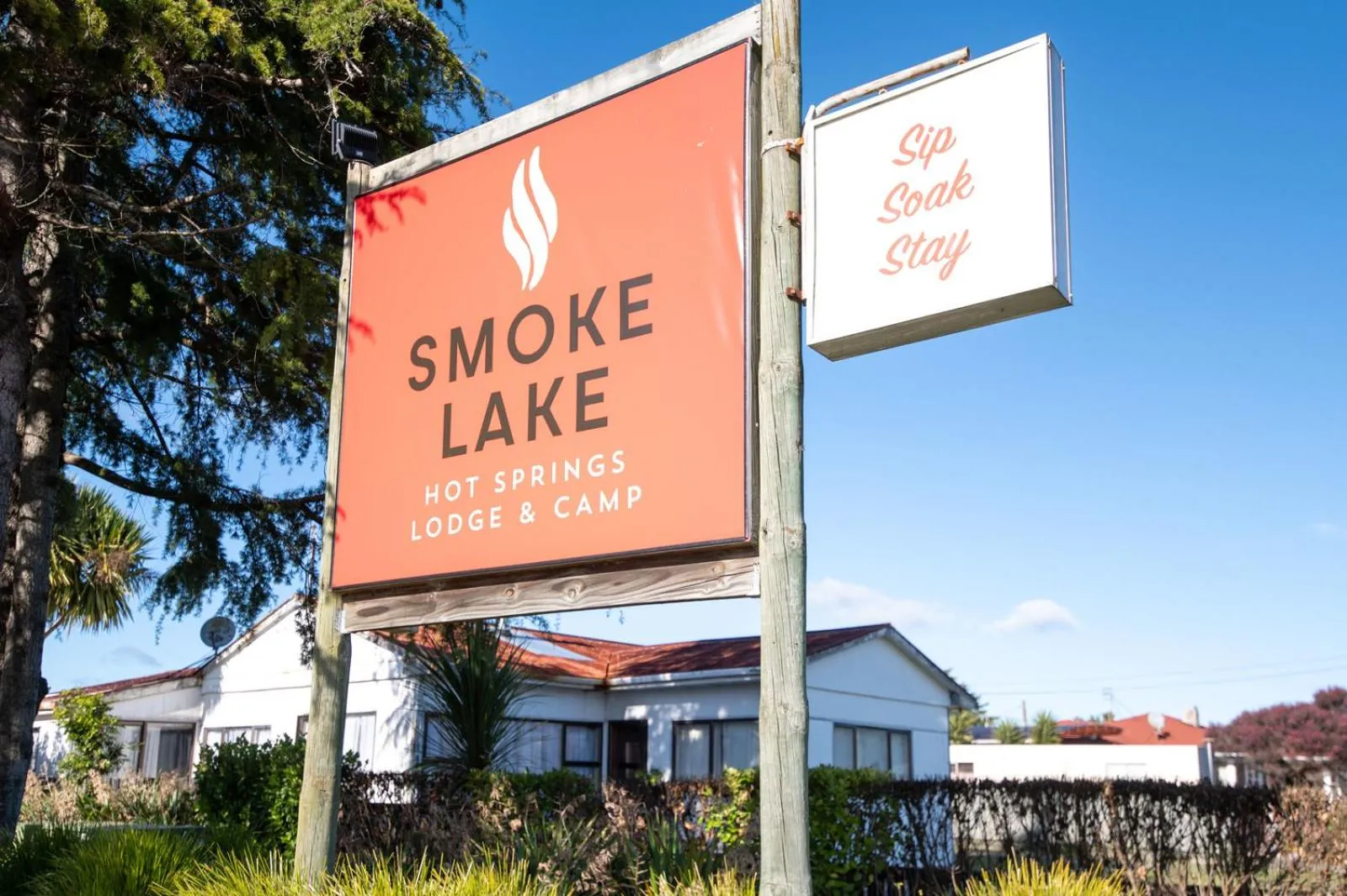 Smoke Lake Hot Springs Lodge & Camp