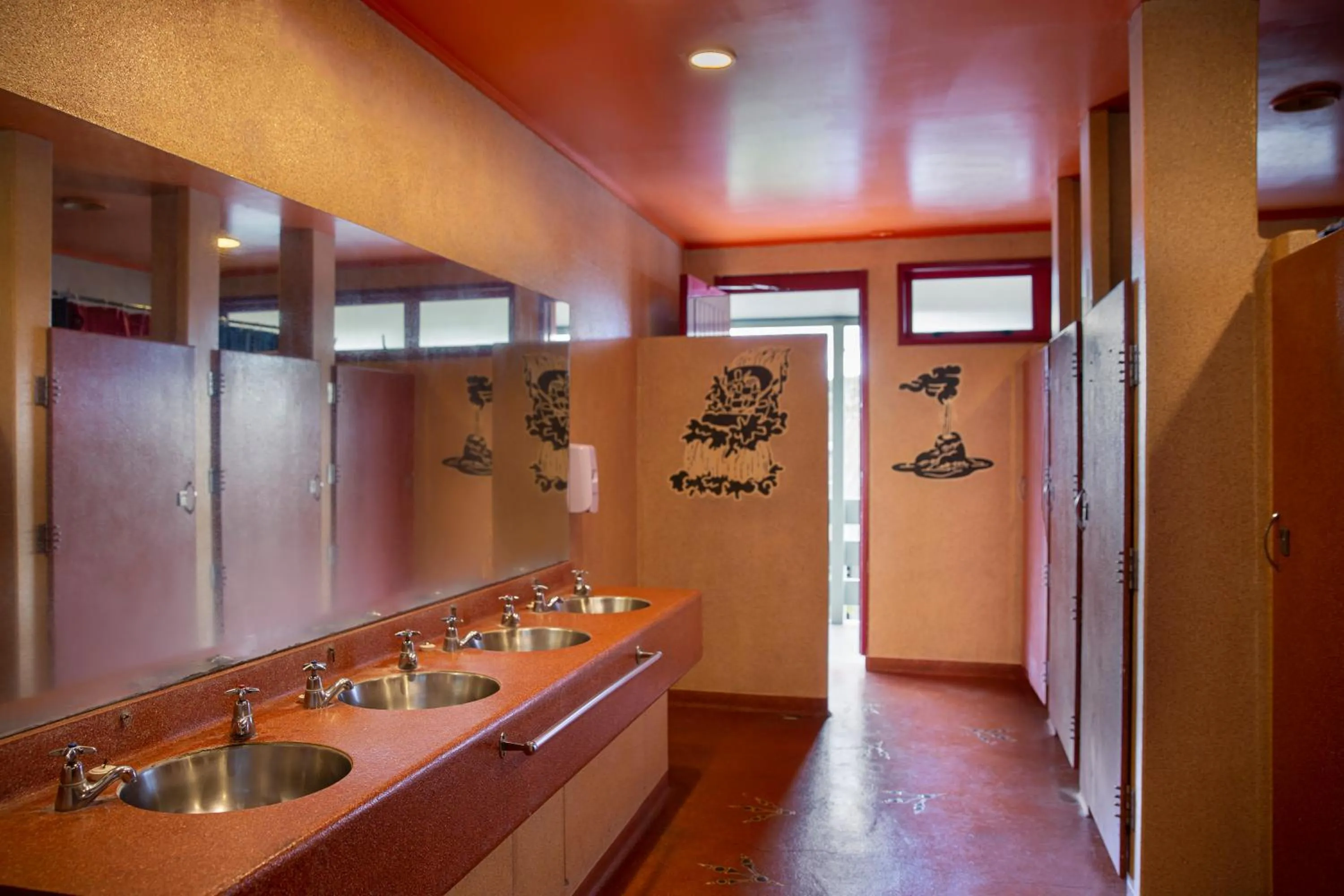 Smoke Lake Hot Springs Lodge & Camp