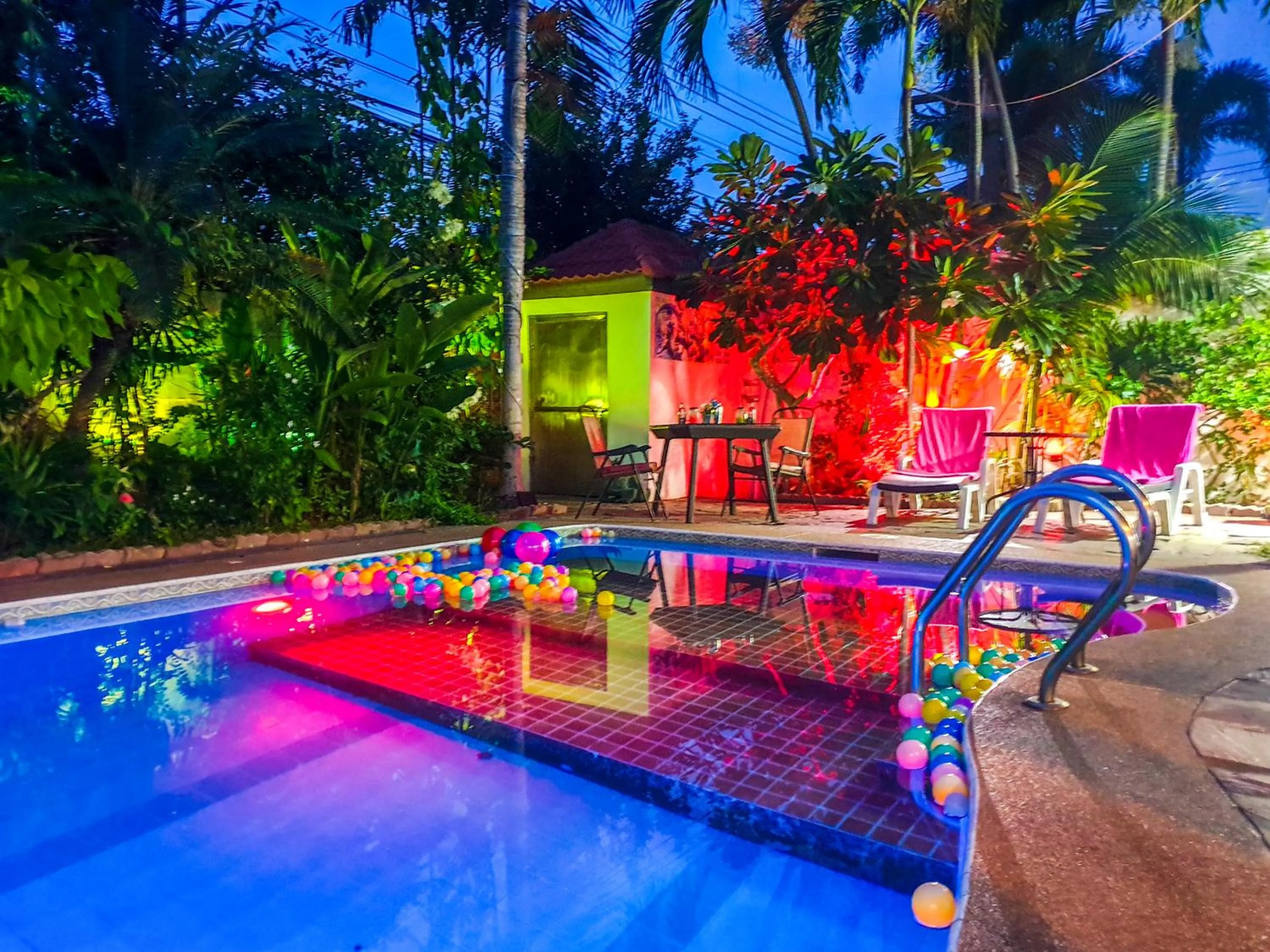 Swimming pool in Siri Villas Pattaya