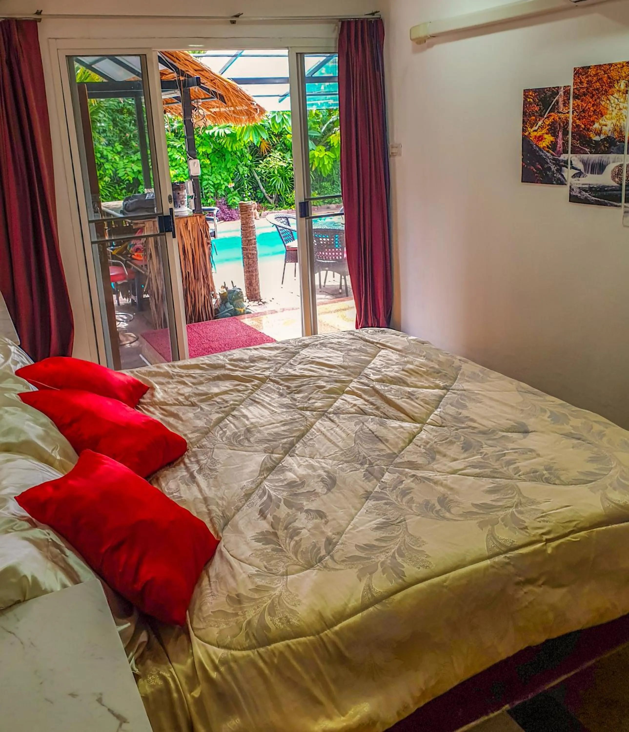 Bedroom, Bed in Siri Villas Pattaya