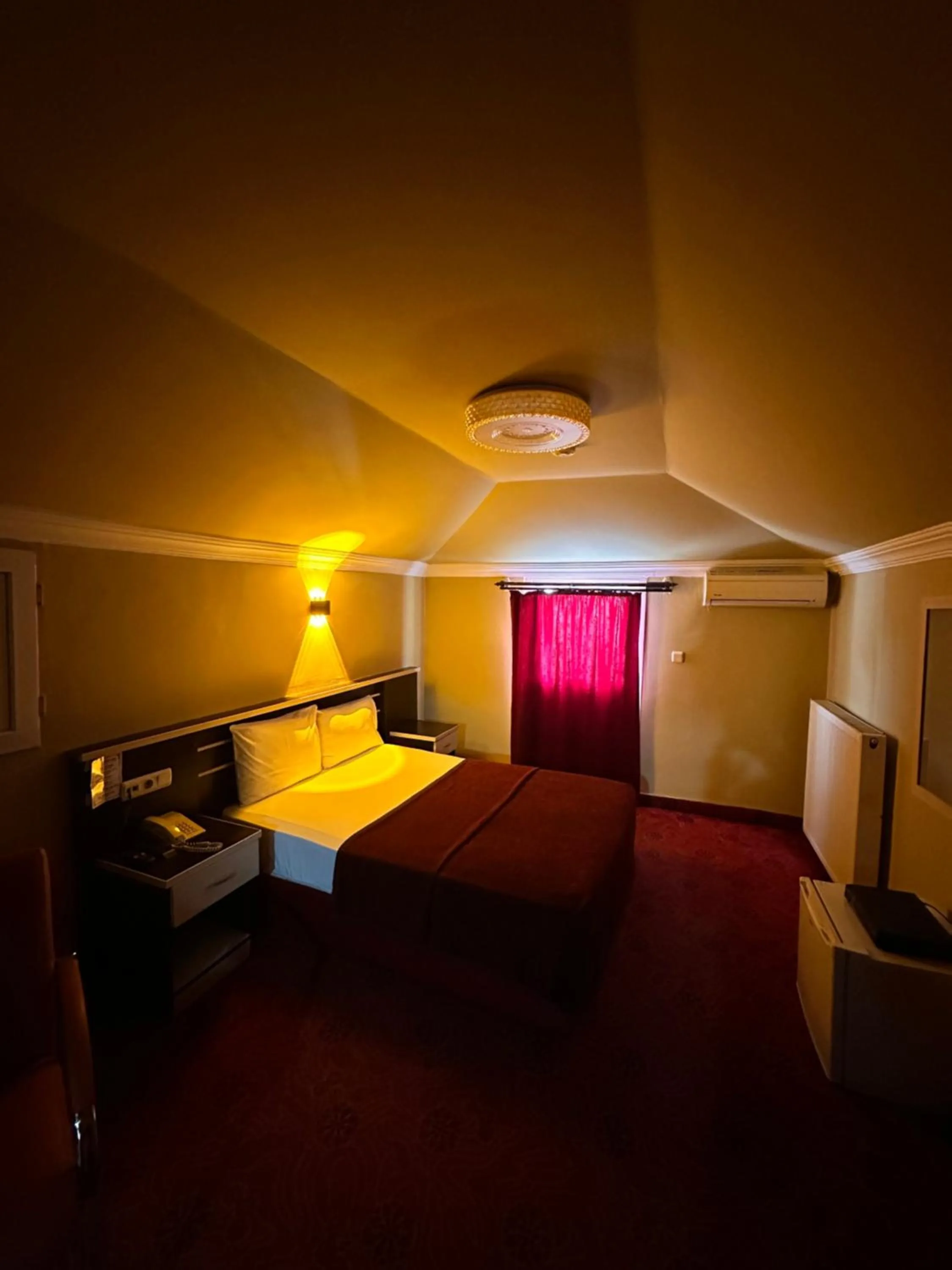 Photo of the whole room, Bed in Minabir Otel