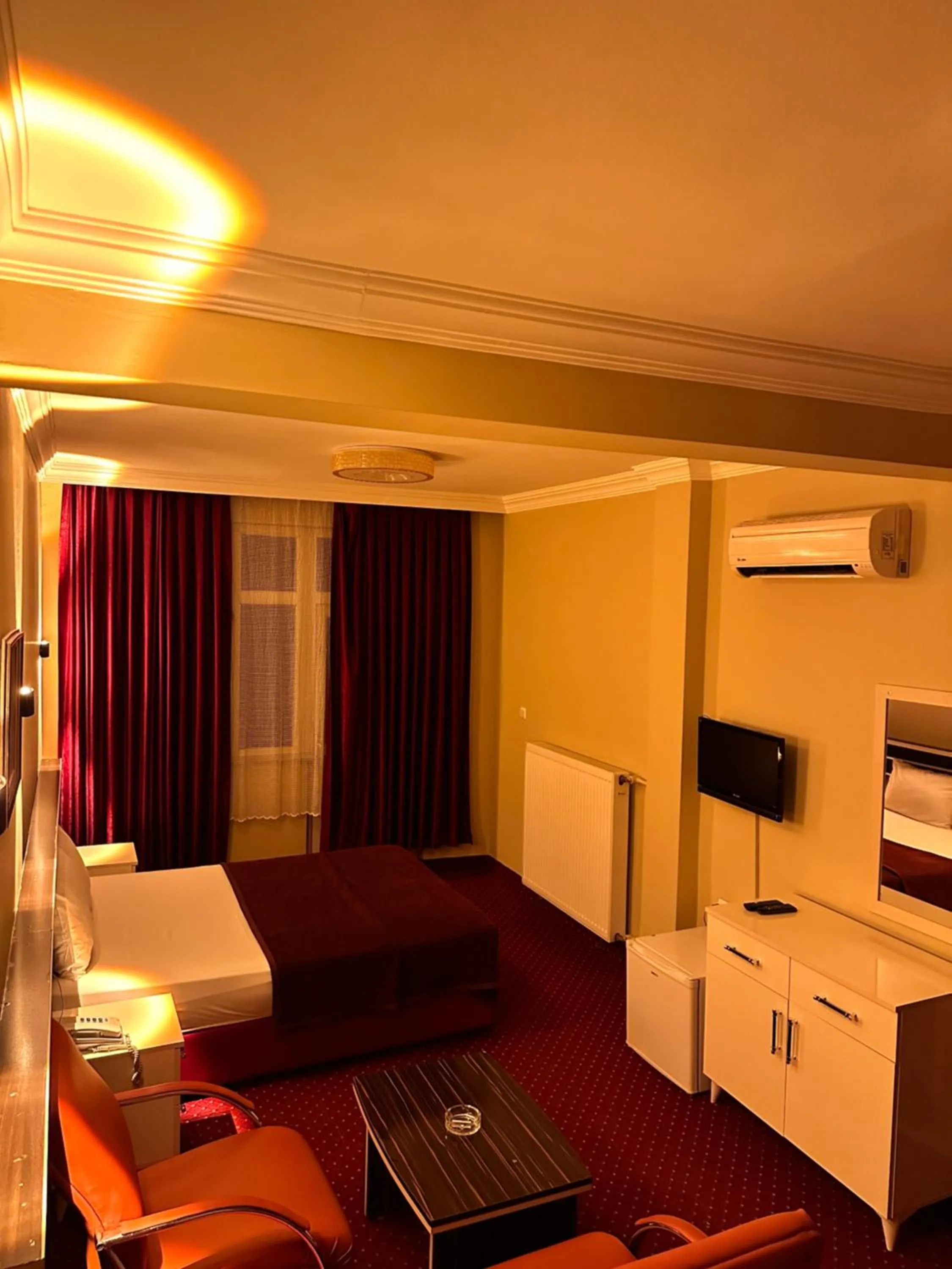 Photo of the whole room, Bed in Minabir Otel