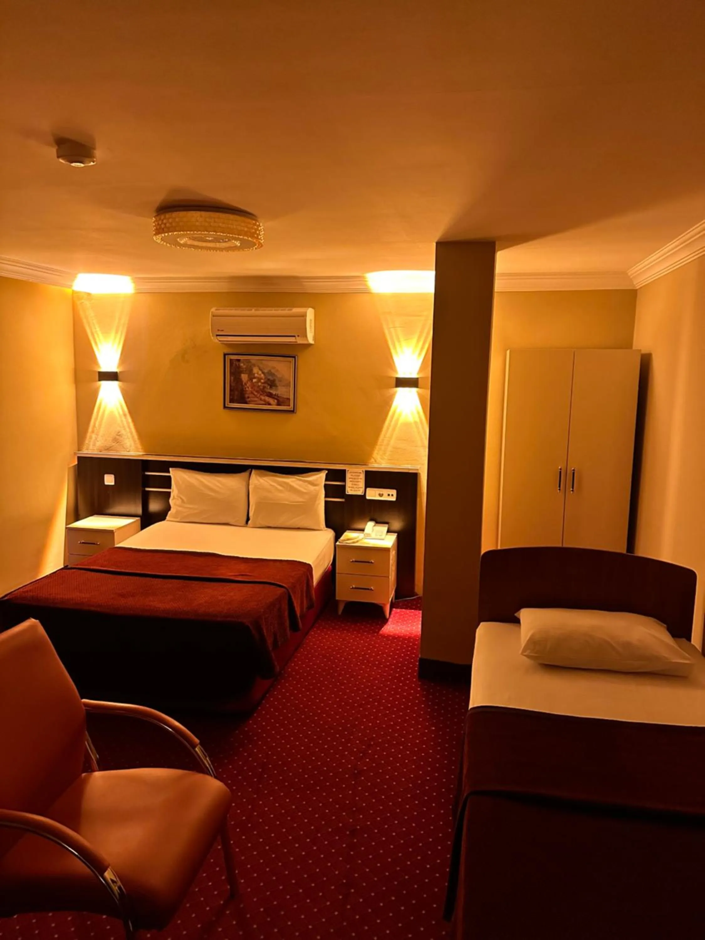 Photo of the whole room, Bed in Minabir Otel