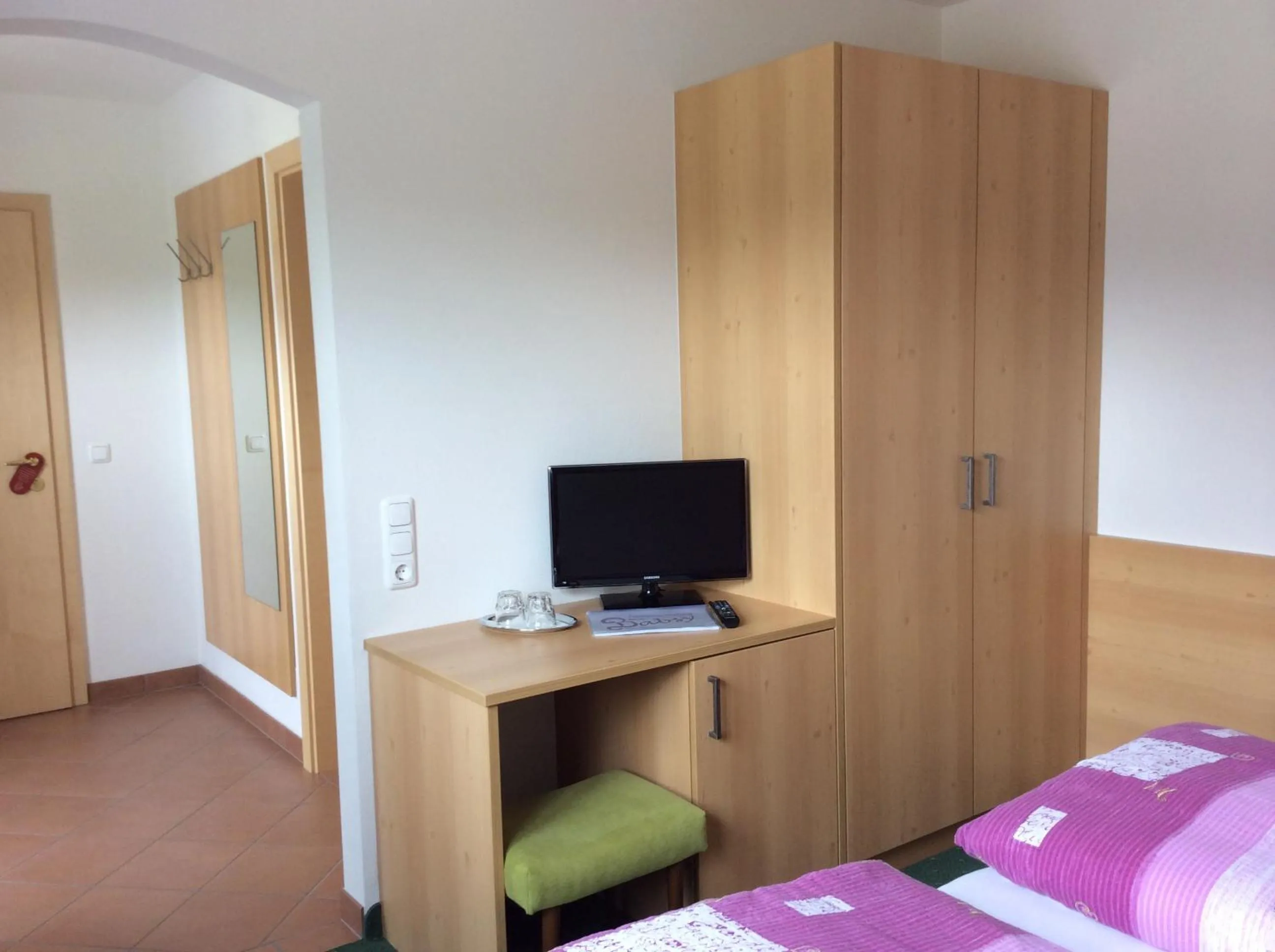 Photo of the whole room, Bed in Zimmervermietung Babsy