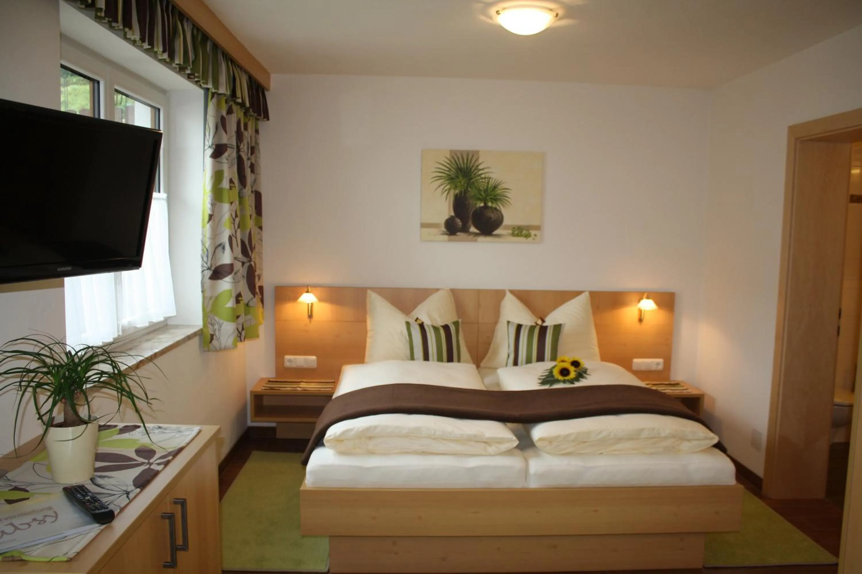 Photo of the whole room, Bed in Zimmervermietung Babsy