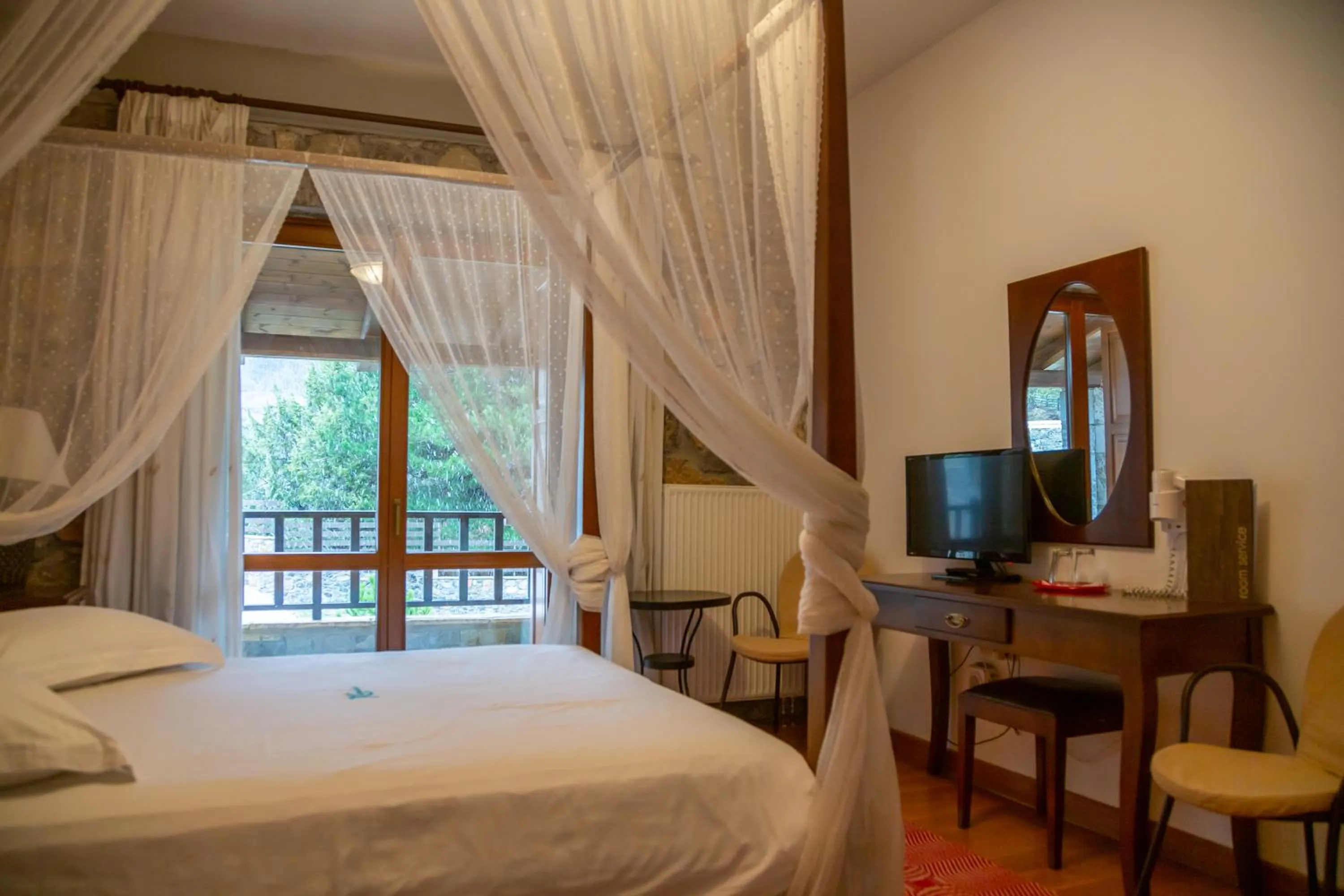 Photo of the whole room, Bed in Karyatis Resort