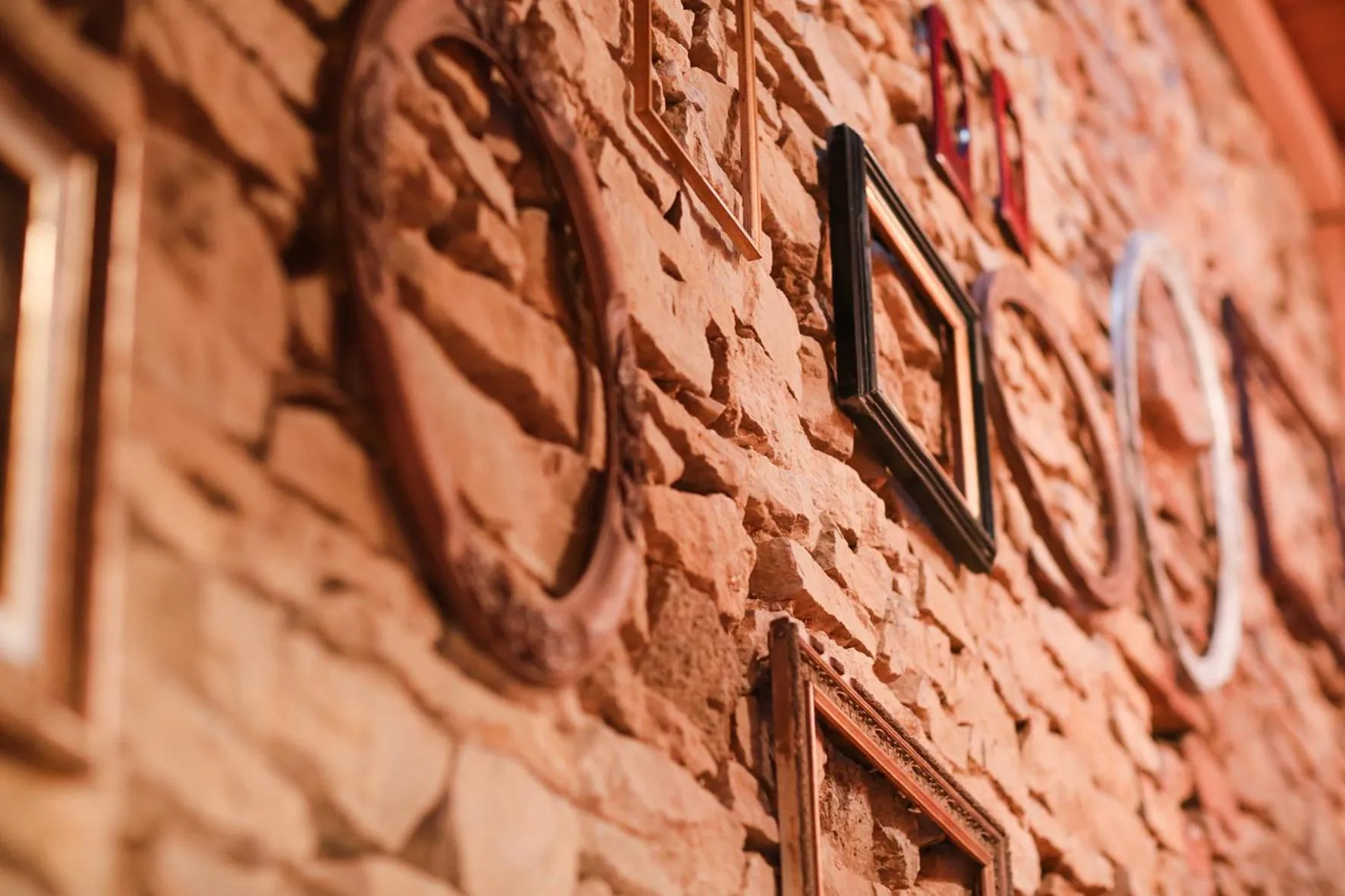 Decorative detail in Les Chambres du Chat