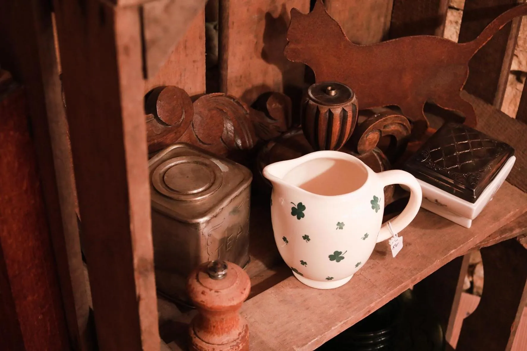 Decorative detail in Les Chambres du Chat