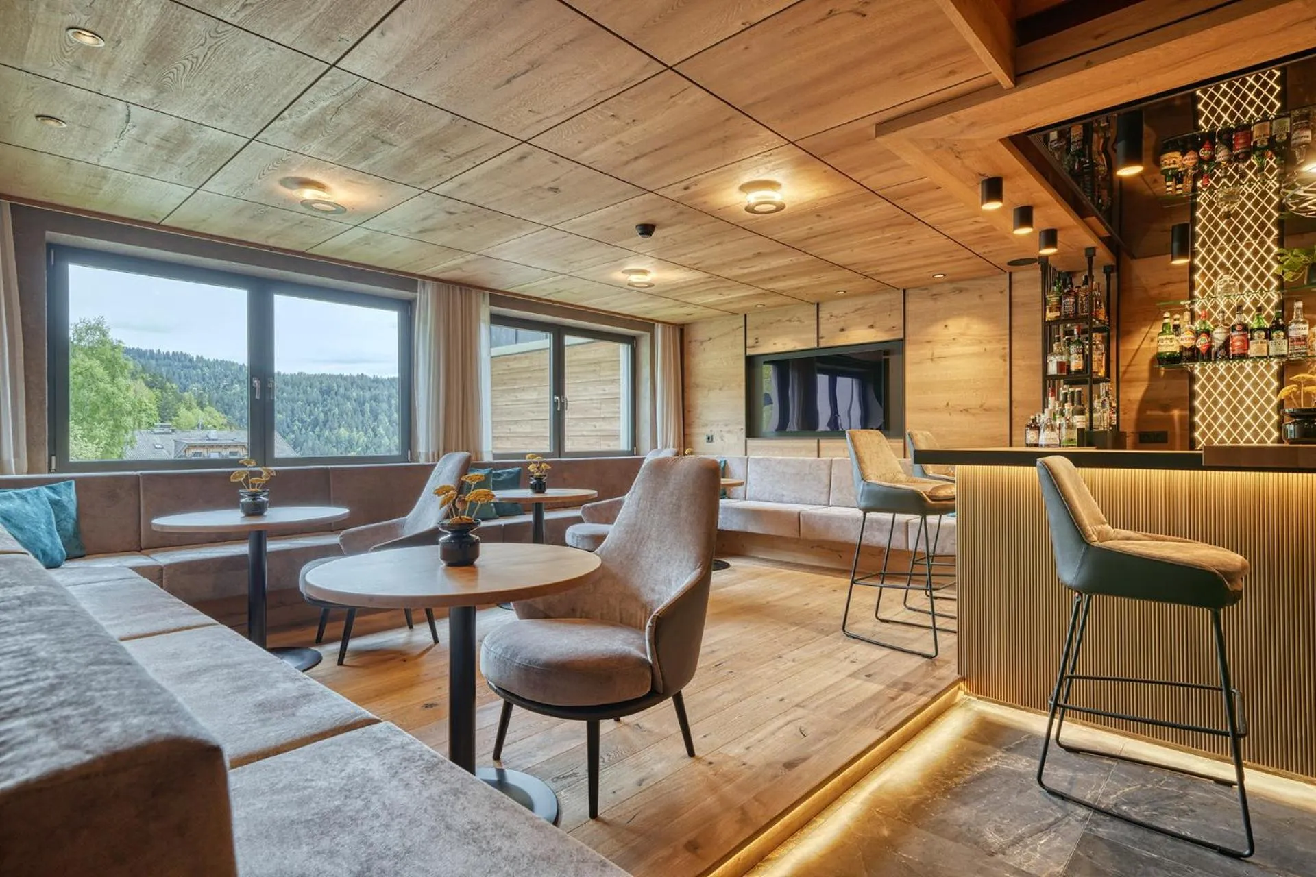 Restaurant/places to eat in Hotel Avelina