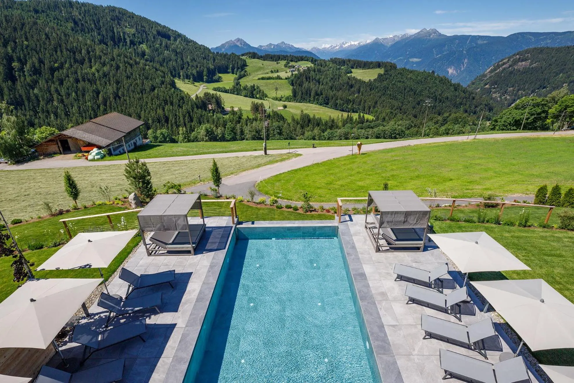 Swimming pool in Hotel Avelina