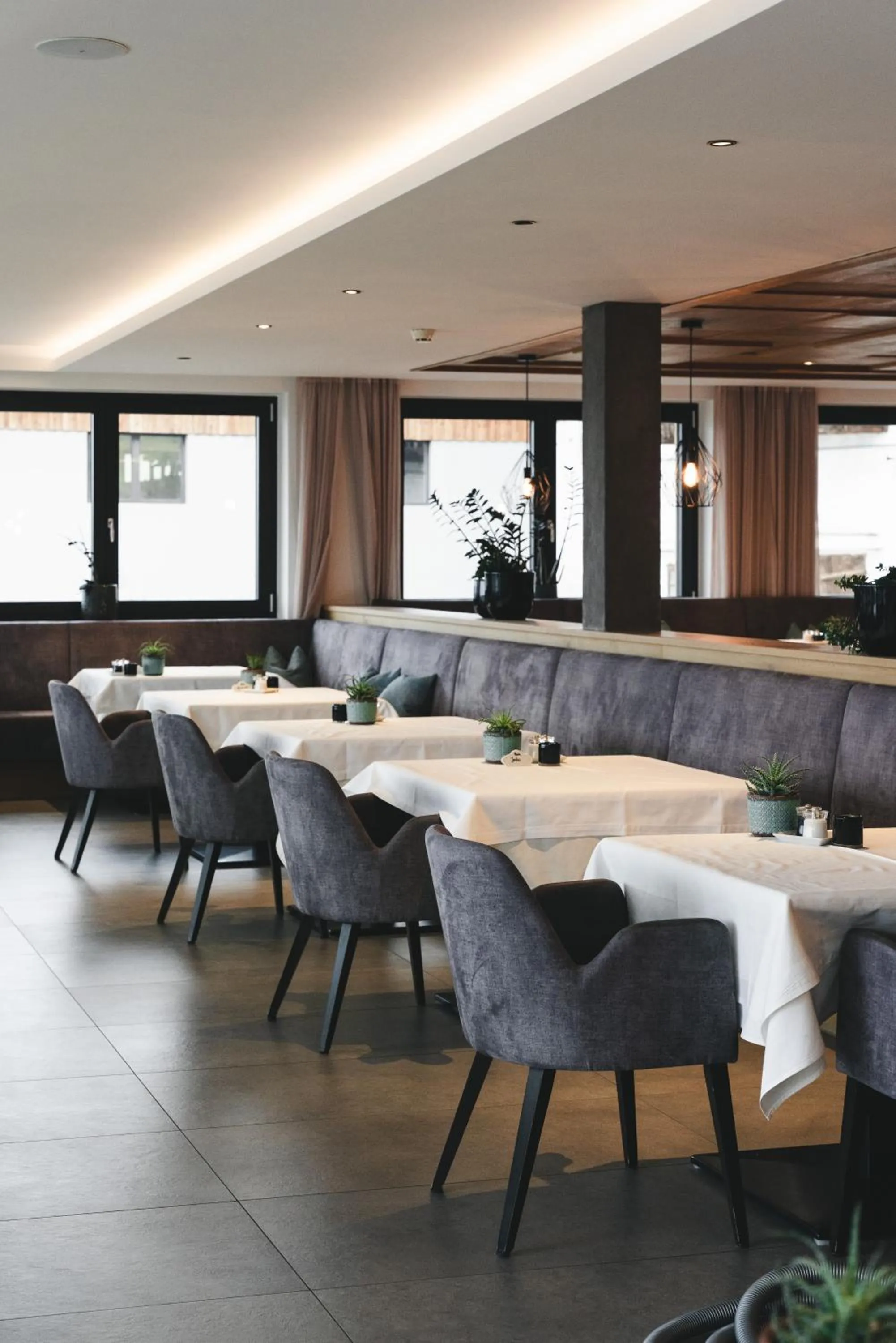 Restaurant/places to eat in Hotel Avelina