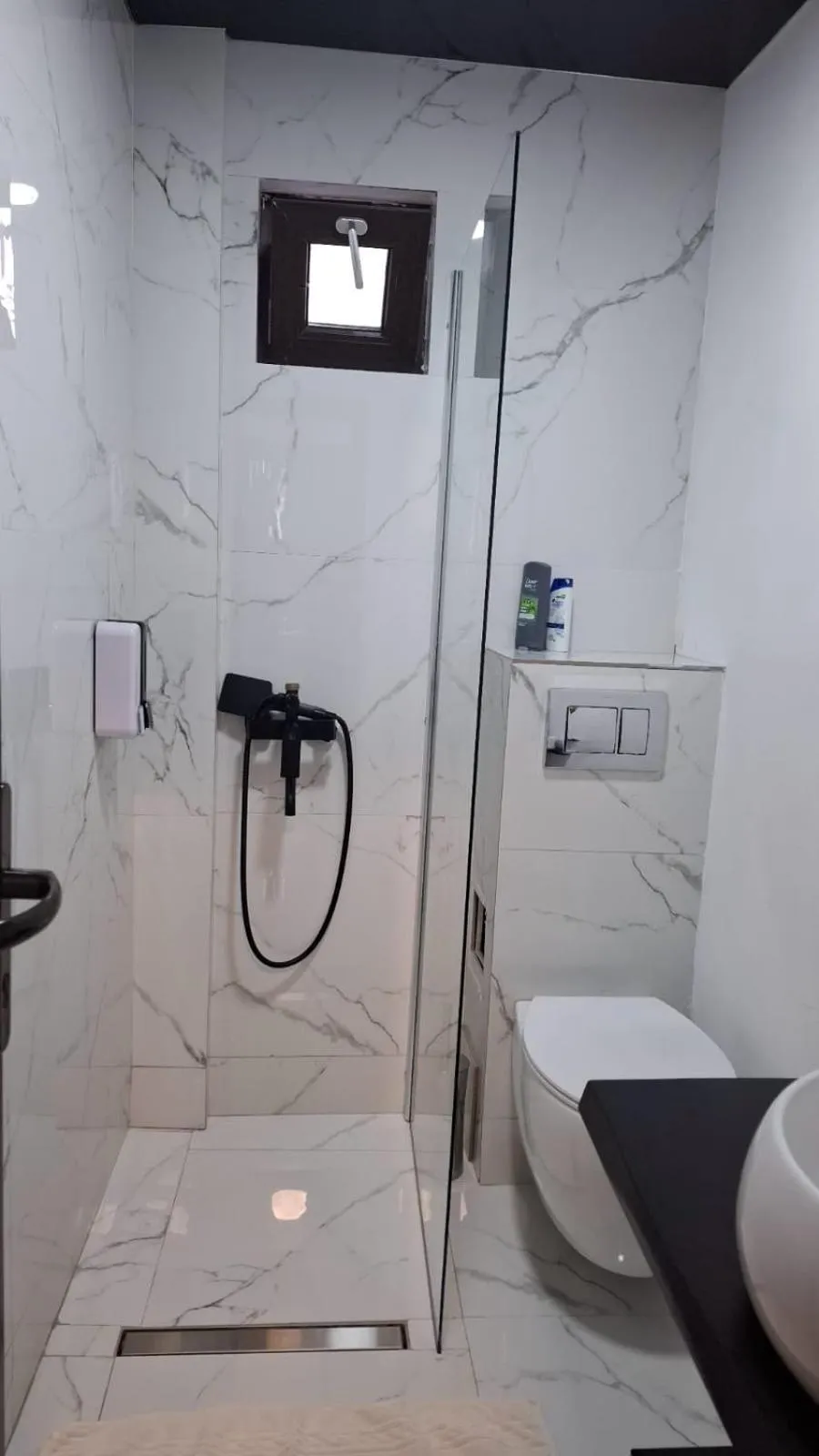 Shower in 4 Seasons Apartments