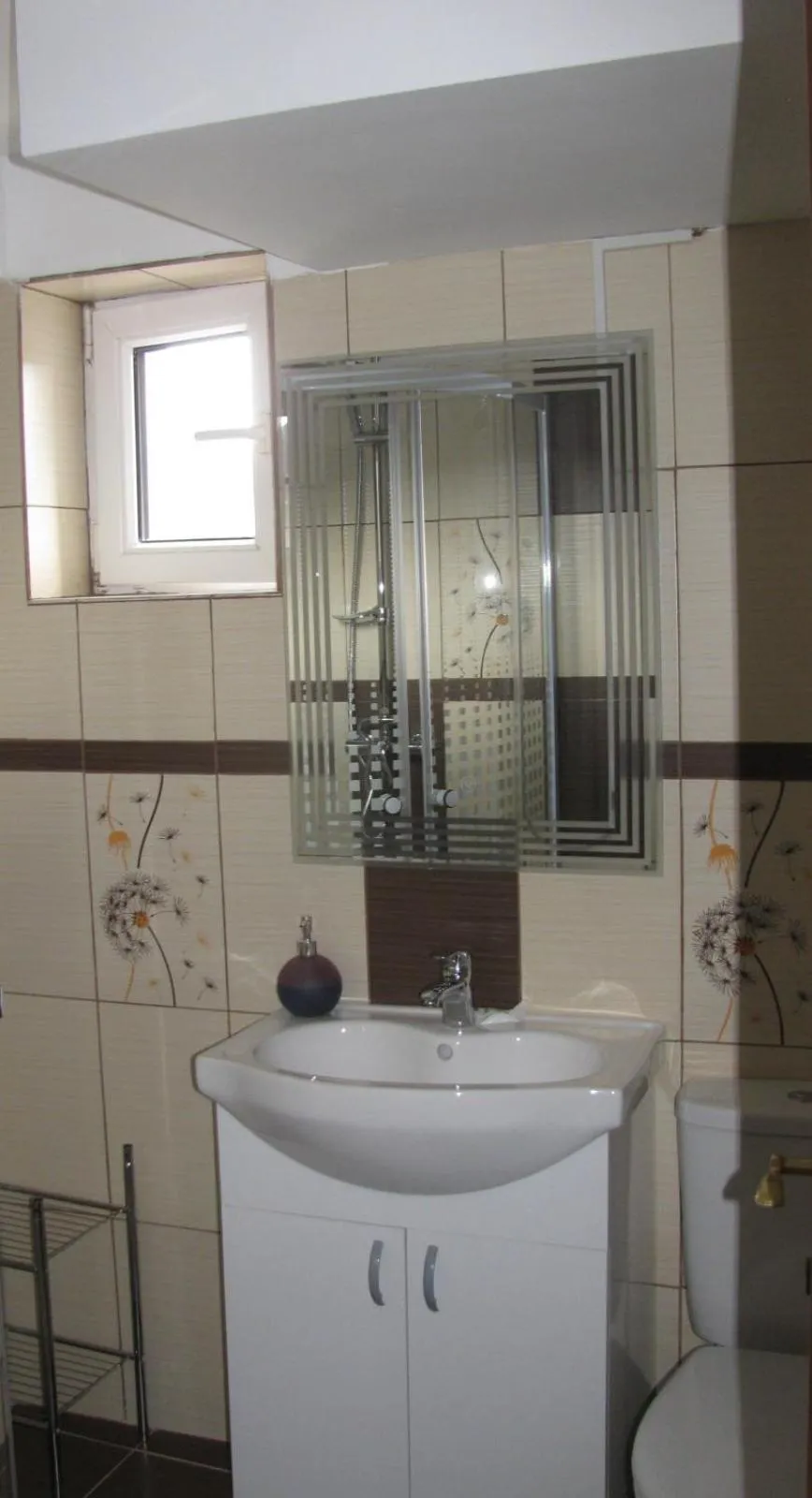 Bathroom in 4 Seasons Apartments