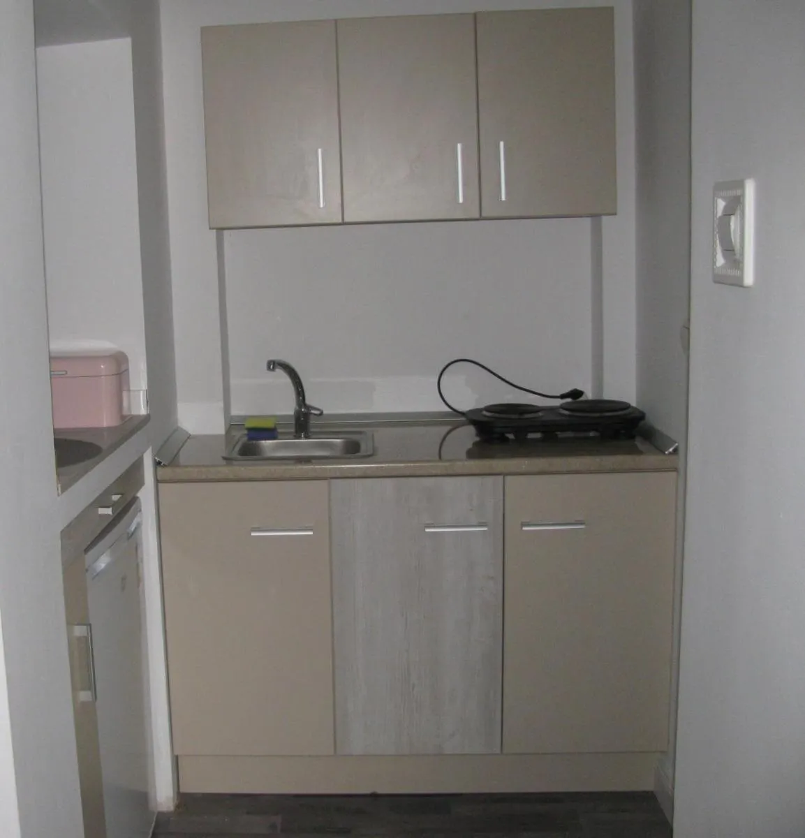 Kitchen or kitchenette in 4 Seasons Apartments